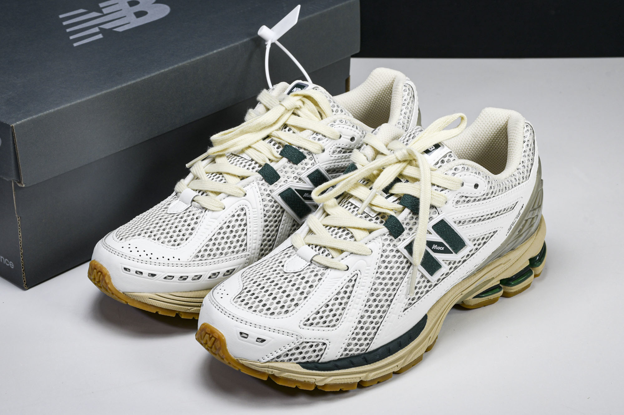 New Balance NB 1906R 白色 M1906RQ #YZ010#鞋款灵感源自设计师本人对夏