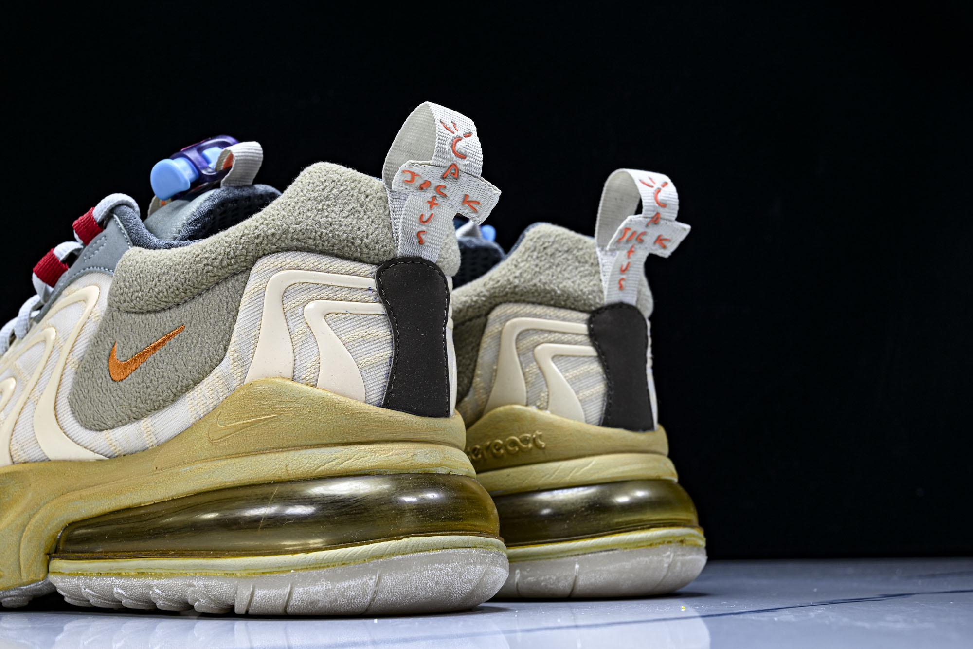 Travis Scott x Nk Air Max 270 React TS 联名款半掌气垫缓震跑步鞋 