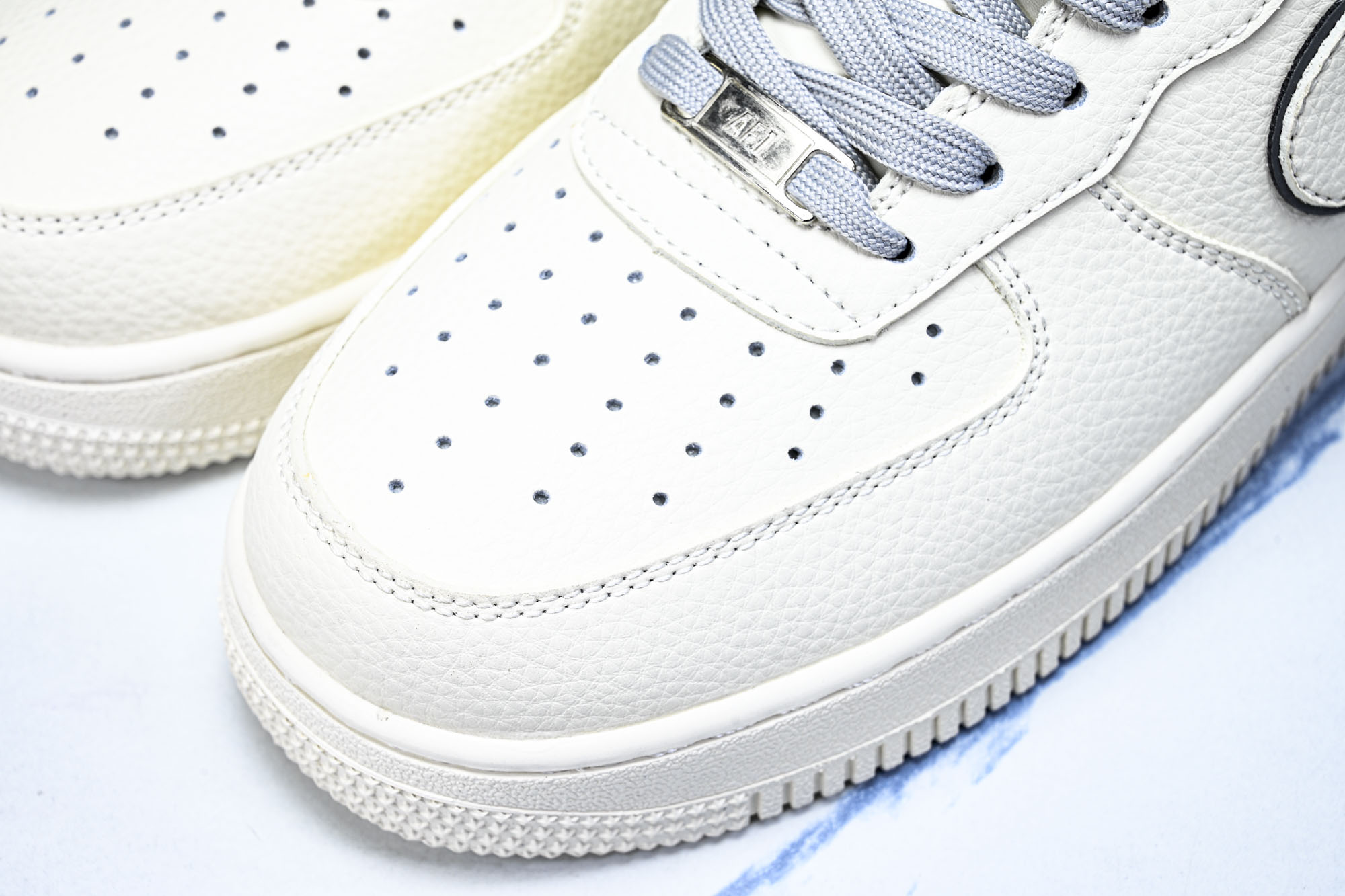 Nike Air Force 1'07 Low 联名款 空军一号低帮休闲板鞋 MM3399-828空军一