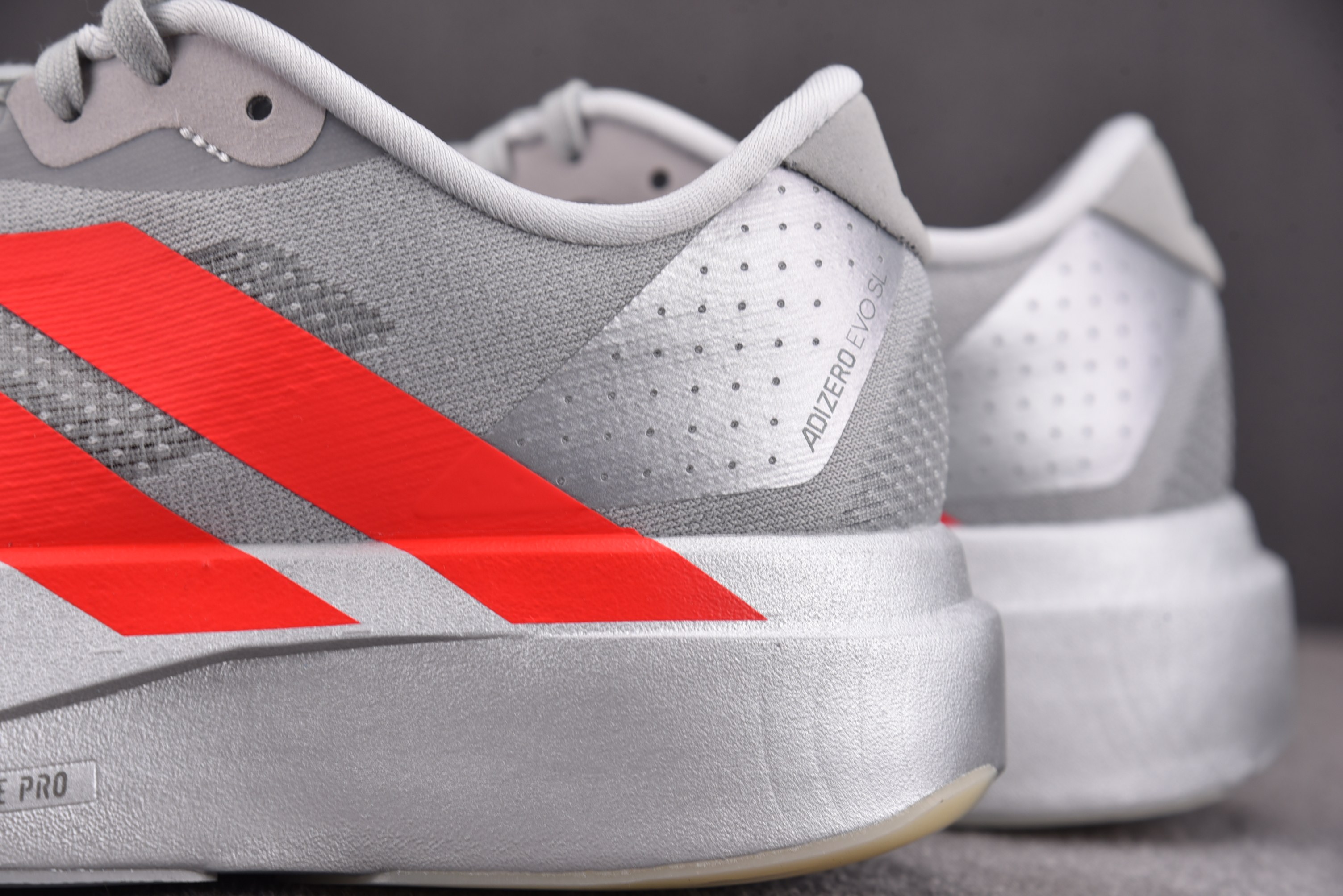 AD Adizero EVO SL Silver Metallic Lucid Red 银灰红 KI33