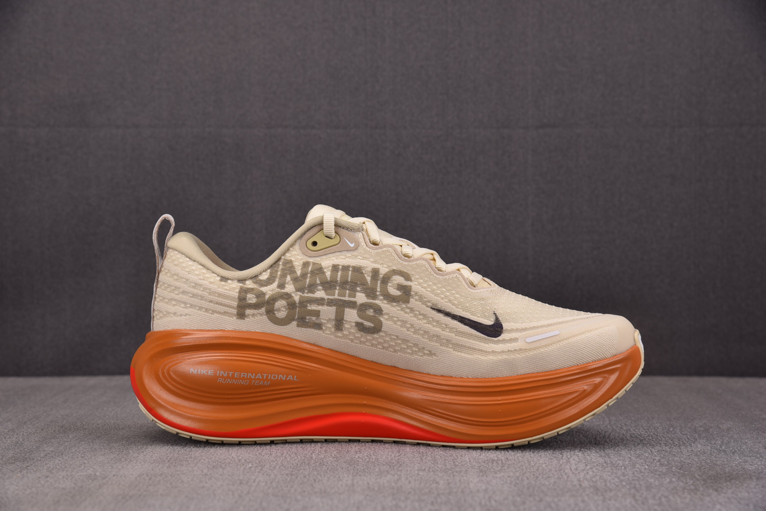 NKAir Zoom Vomero Plus Running Poets 卡其棕 IM6679-258 