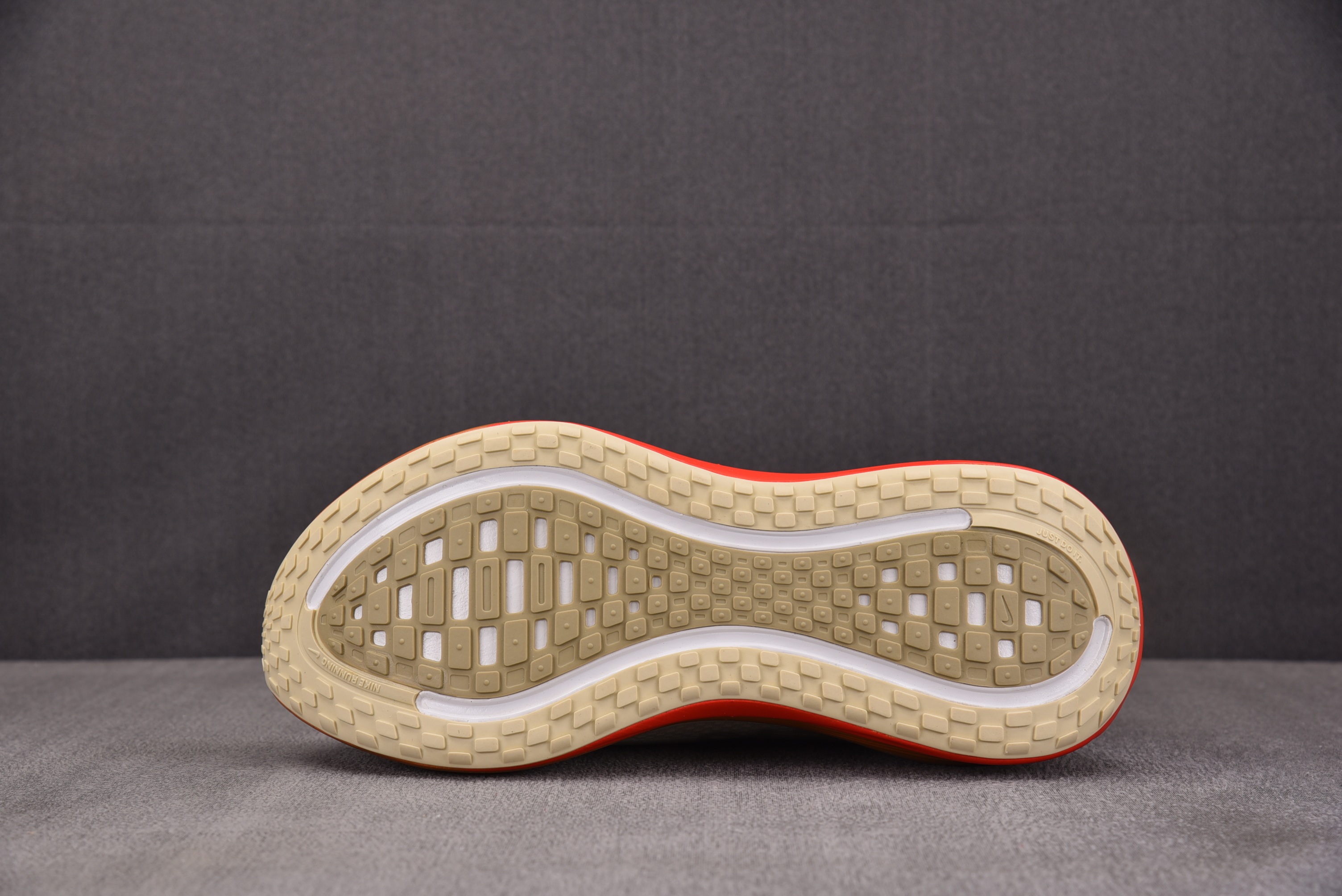 NKAir Zoom Vomero Plus Running Poets 卡其棕 IM6679-258 