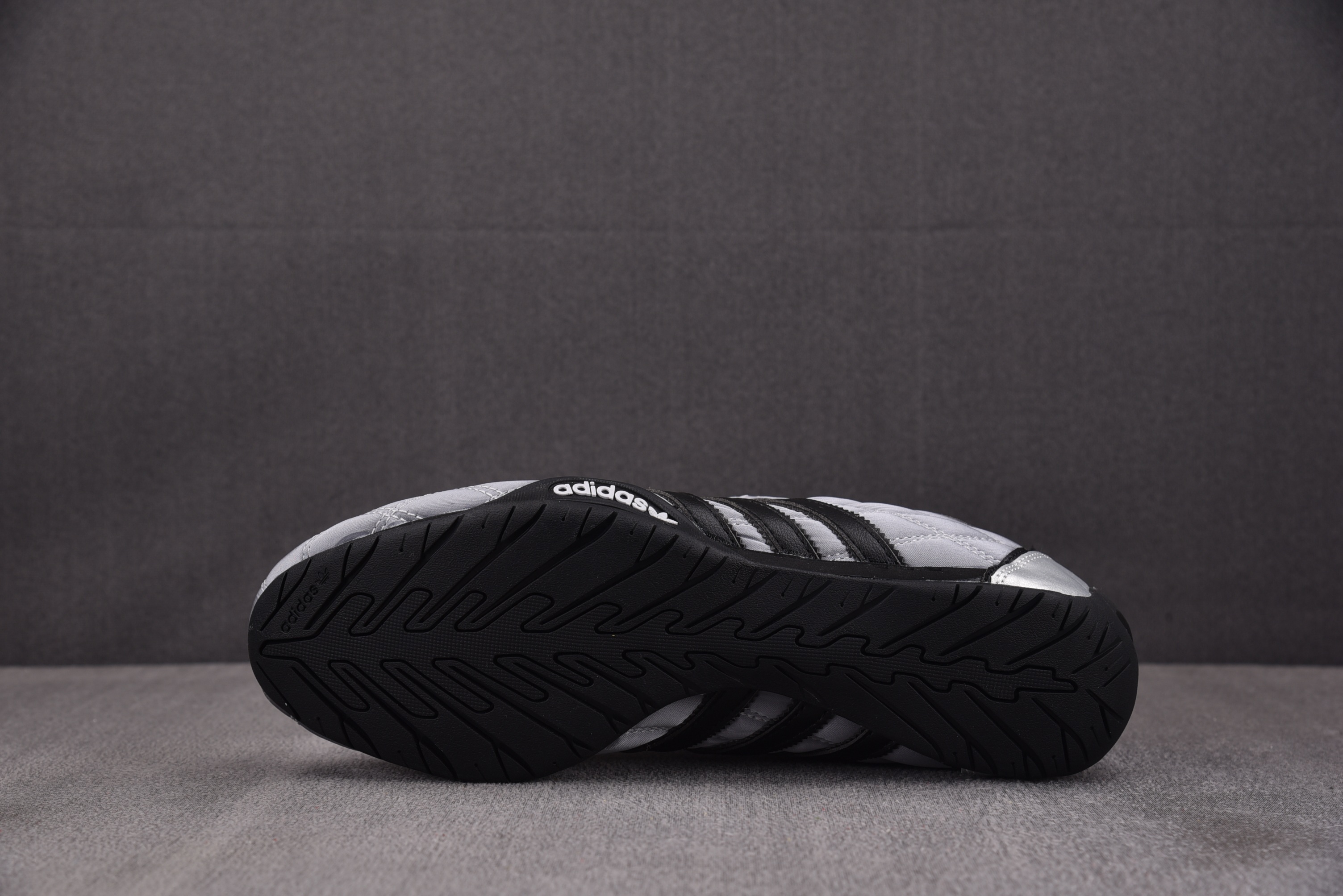 WMNS AD Adiracer Lo Silver Metallic 银灰 JS028436-45