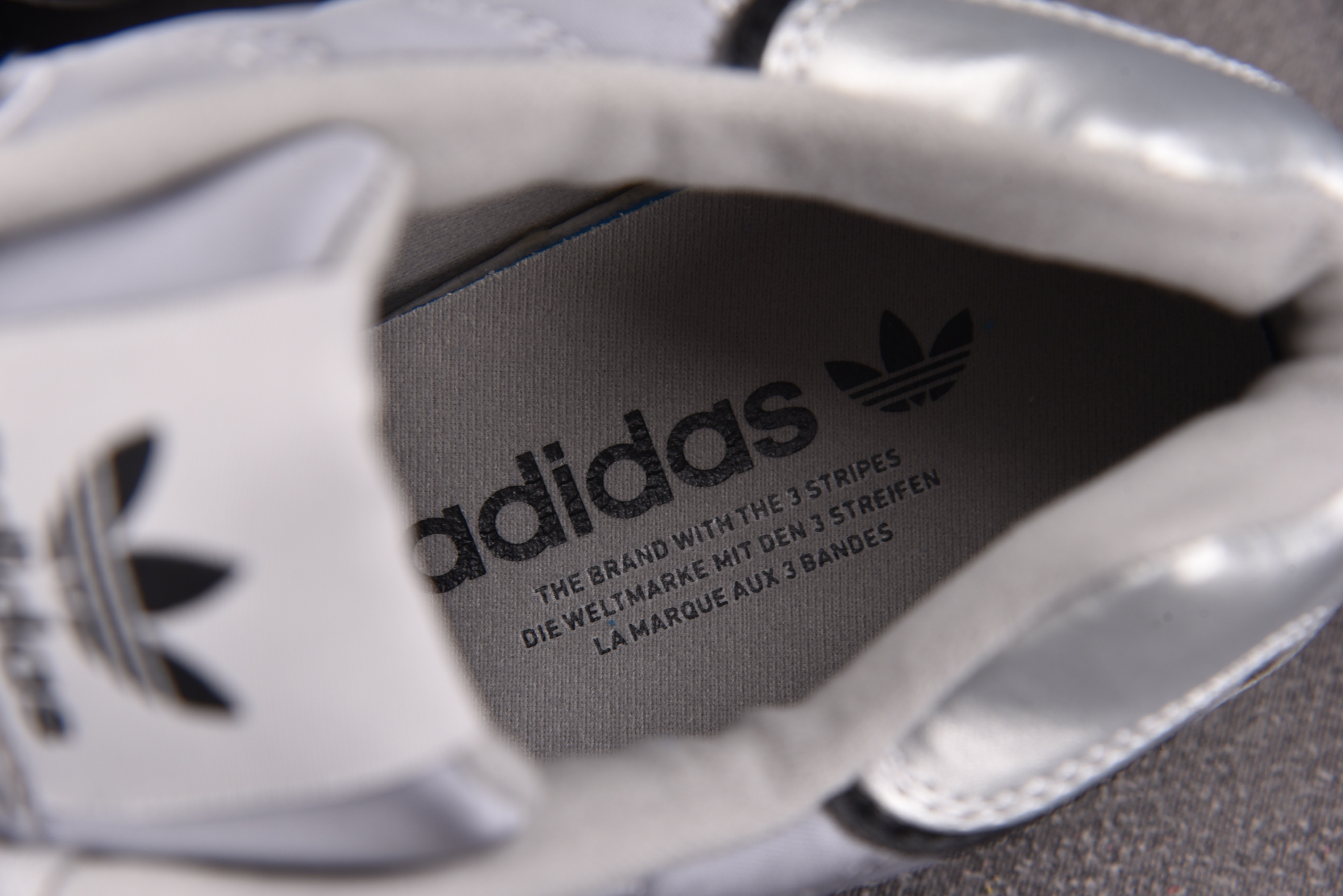 WMNS AD Adiracer Lo Silver Metallic 银灰 JS028436-45