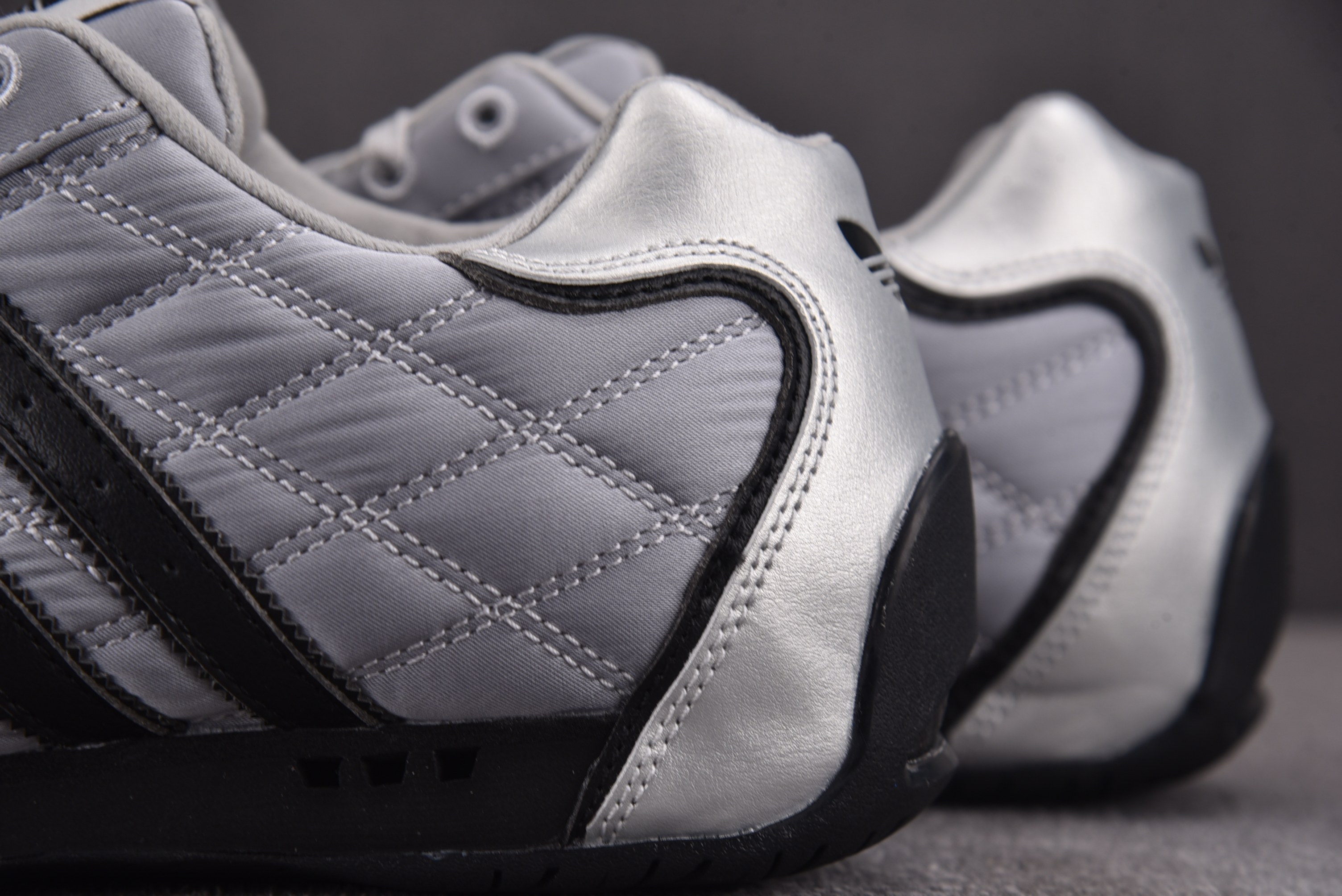 WMNS AD Adiracer Lo Silver Metallic 银灰 JS028436-45