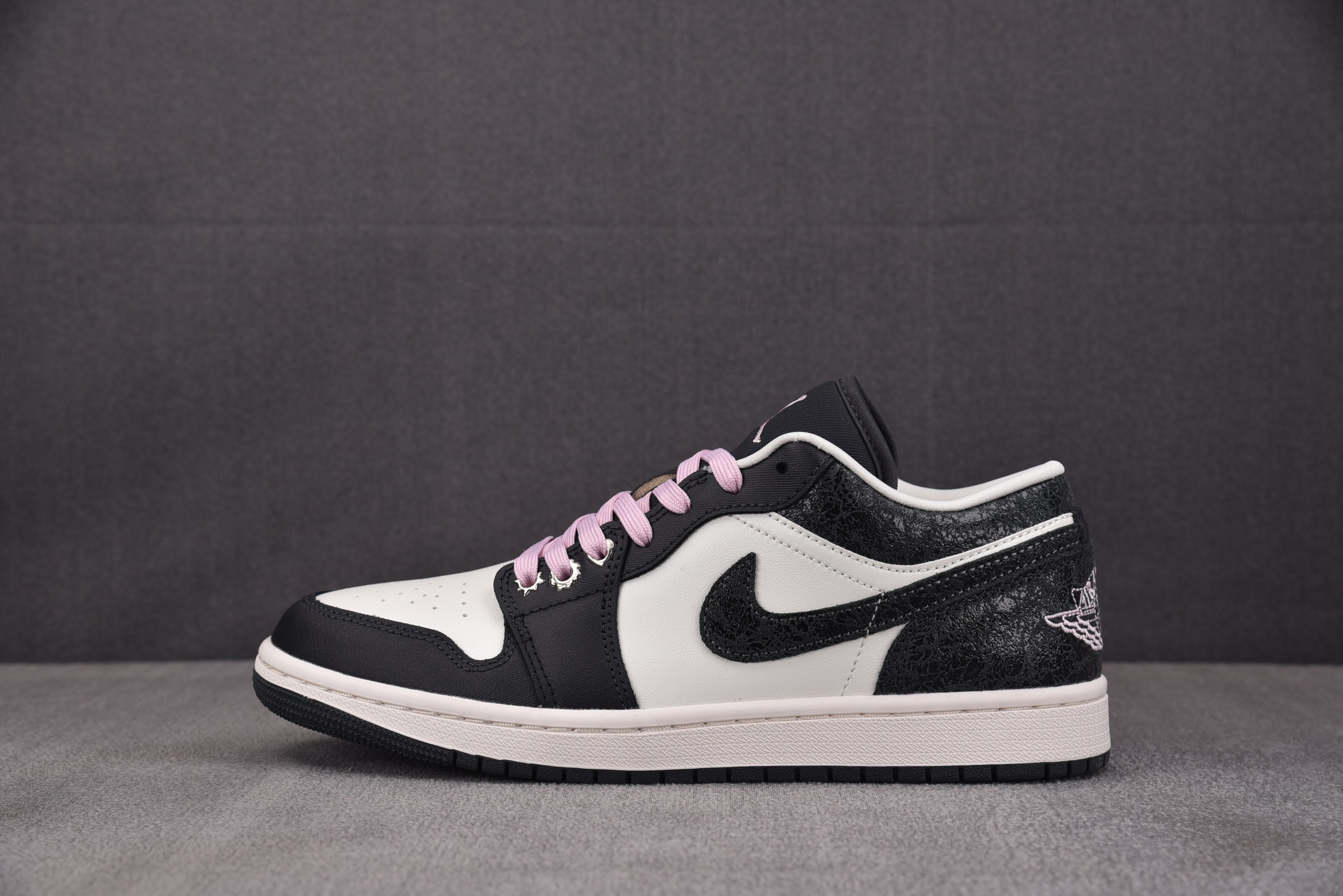 WMNS Air Jordan 1 Low SE Iced Carmine 白黑粉 II0595-001