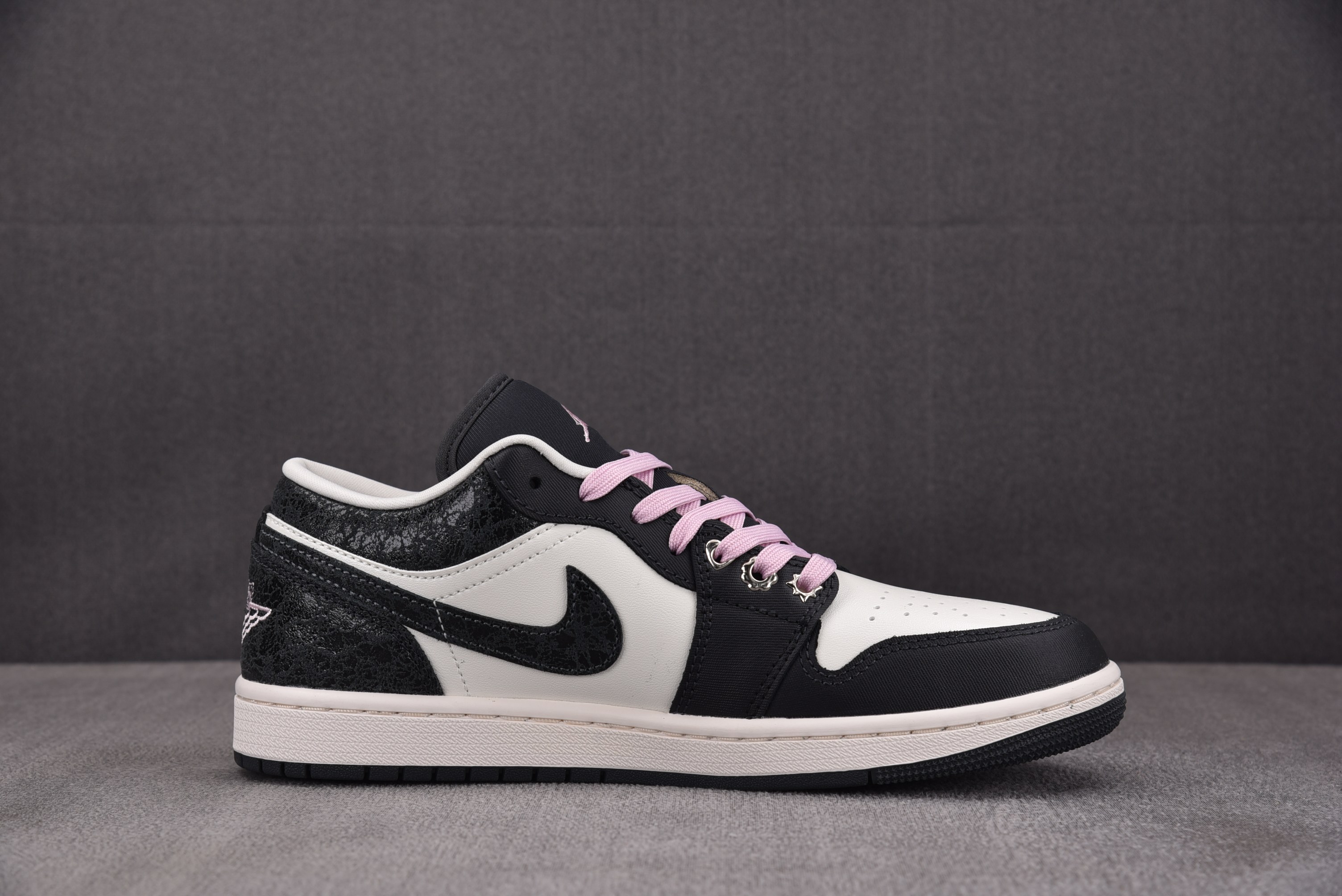 WMNS Air Jordan 1 Low SE Iced Carmine 白黑粉 II0595-001