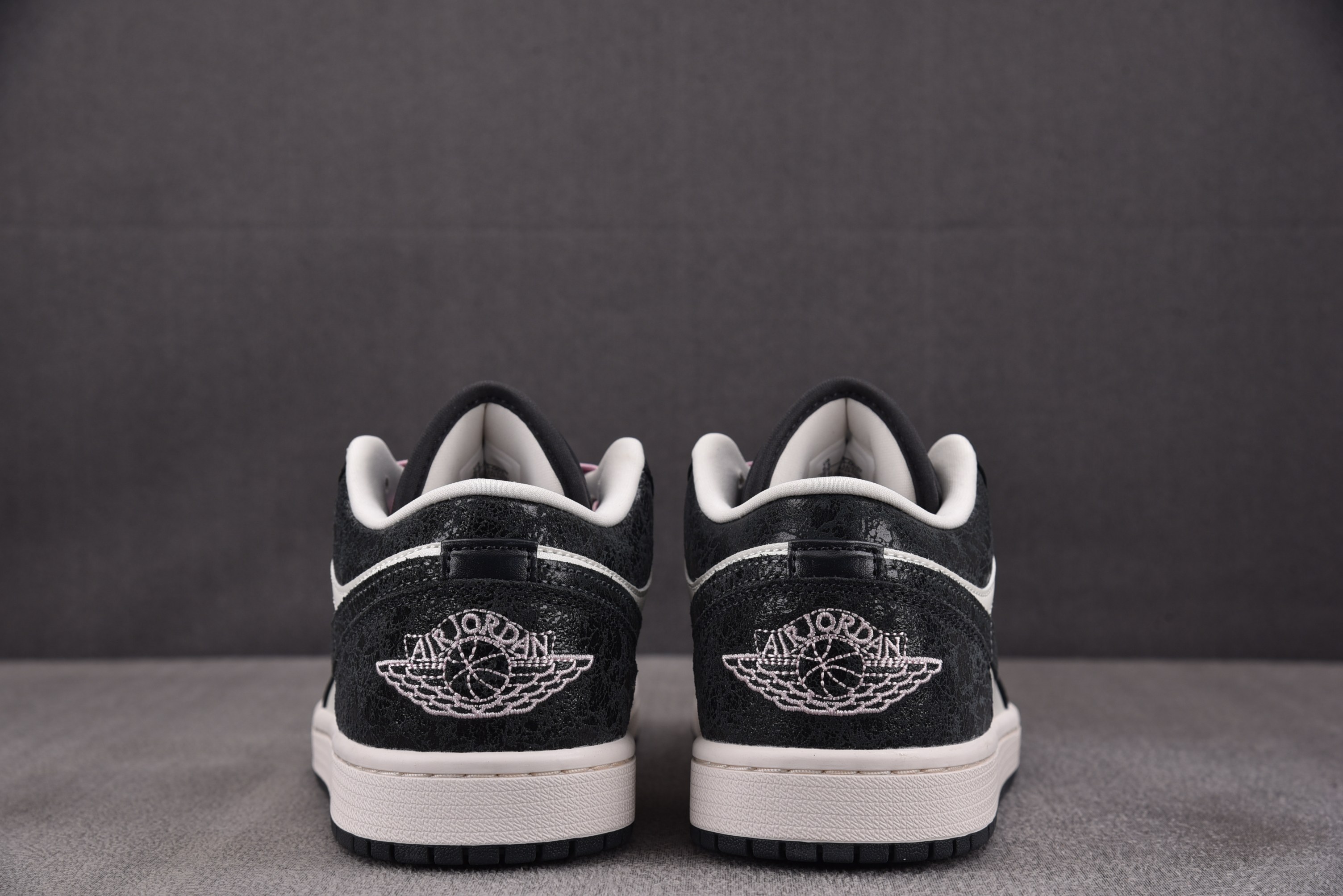 WMNS Air Jordan 1 Low SE Iced Carmine 白黑粉 II0595-001