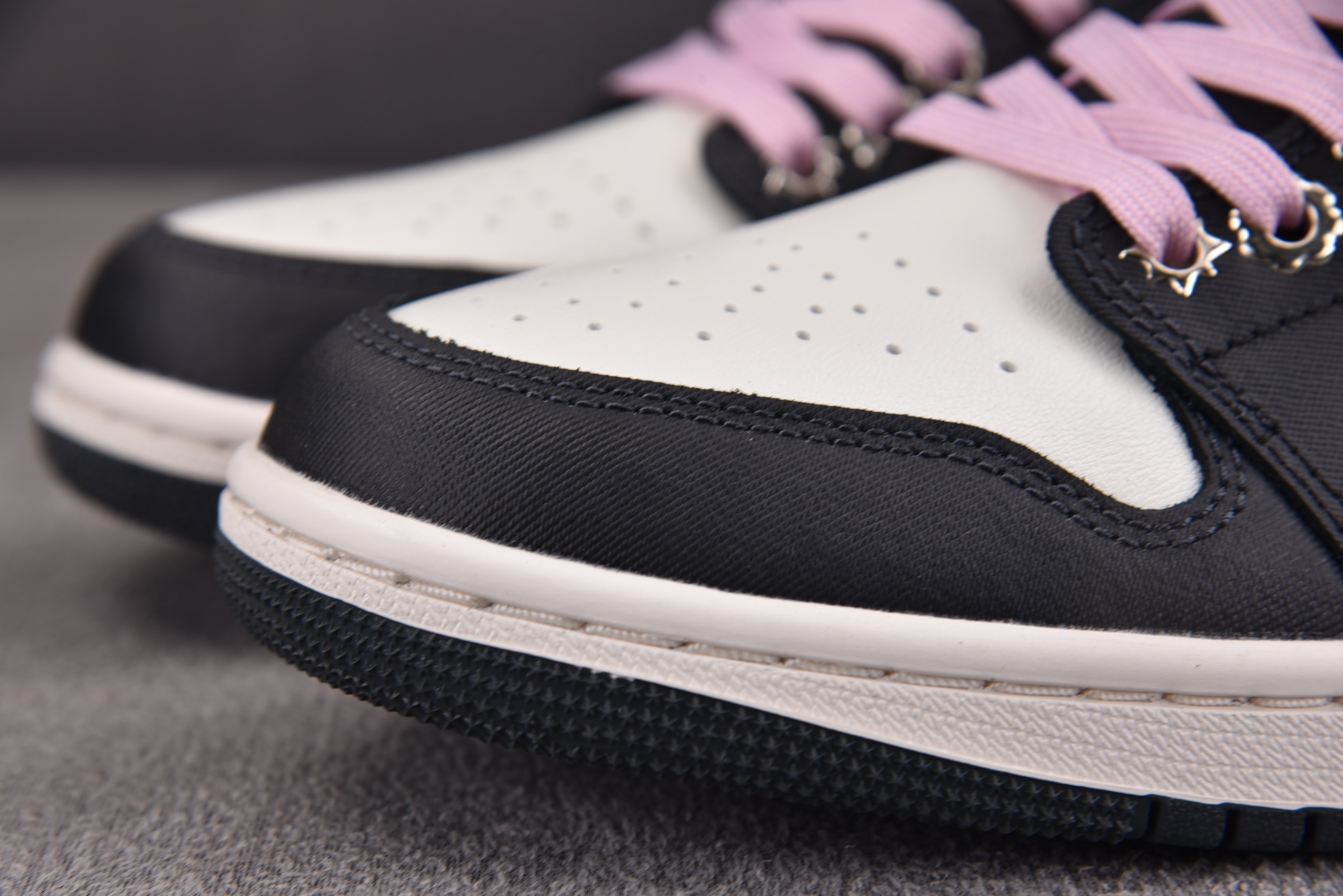 WMNS Air Jordan 1 Low SE Iced Carmine 白黑粉 II0595-001