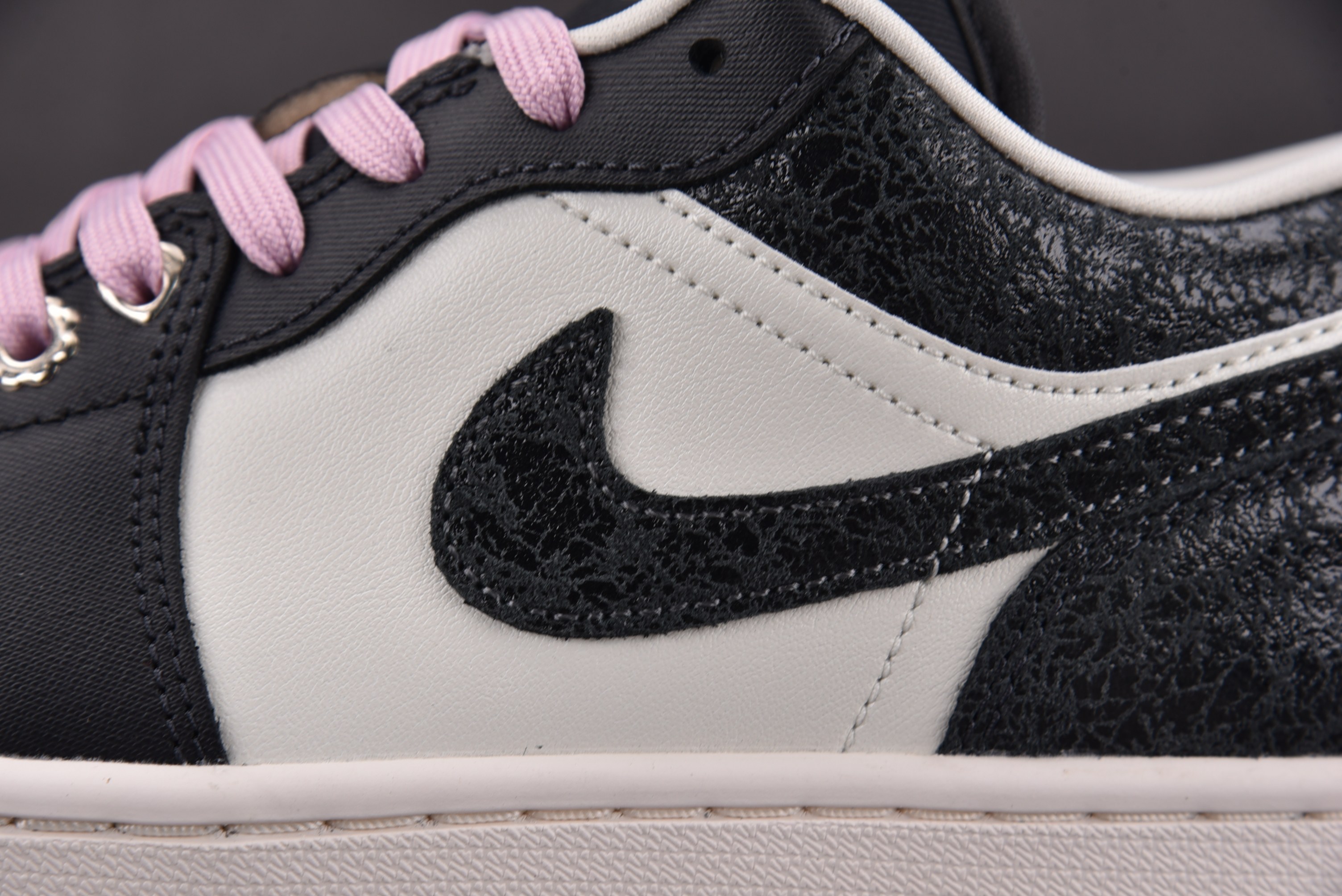 WMNS Air Jordan 1 Low SE Iced Carmine 白黑粉 II0595-001