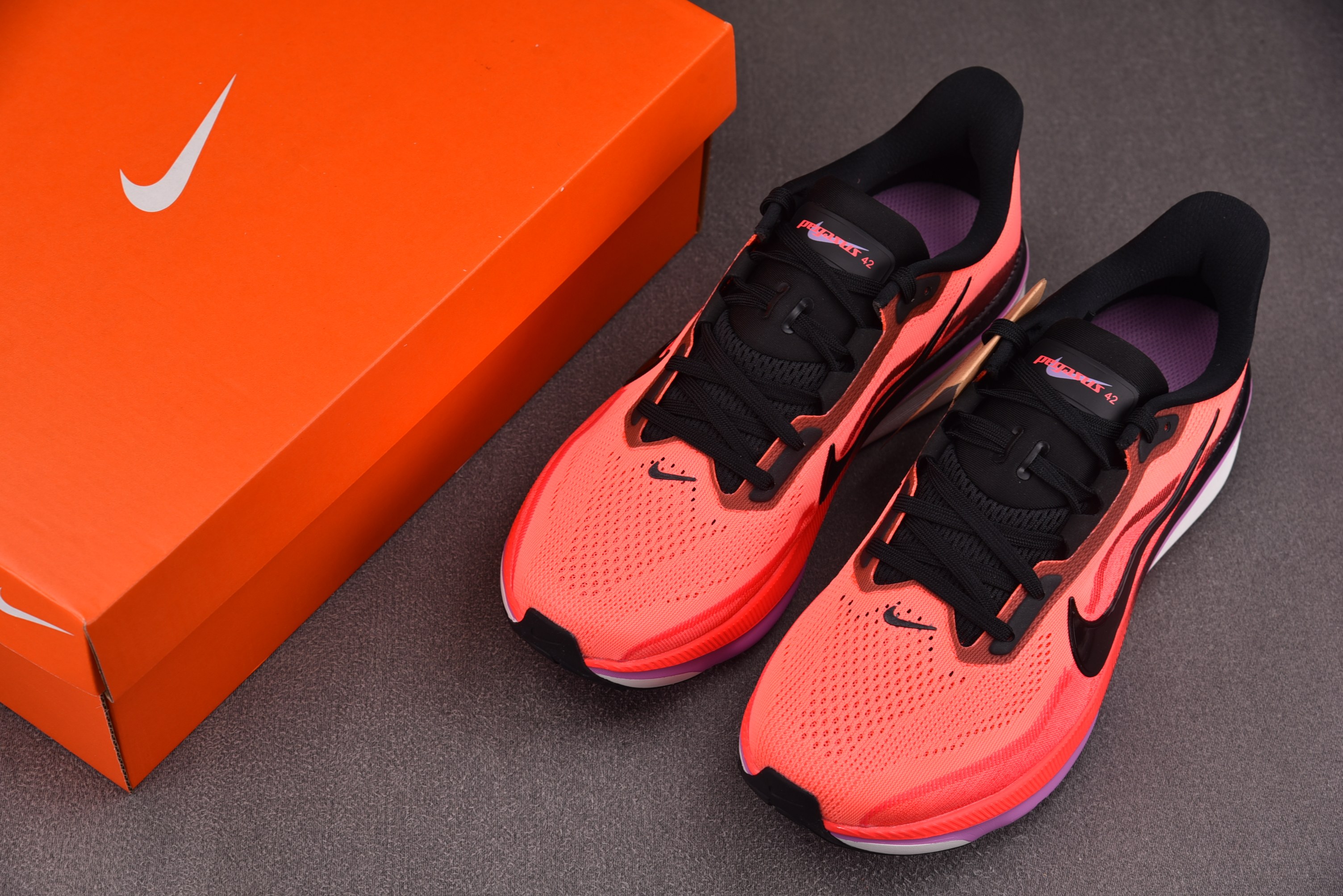 WMNS NK Air Zoom Pegasus 42 Lava Glow Flash Crimson 