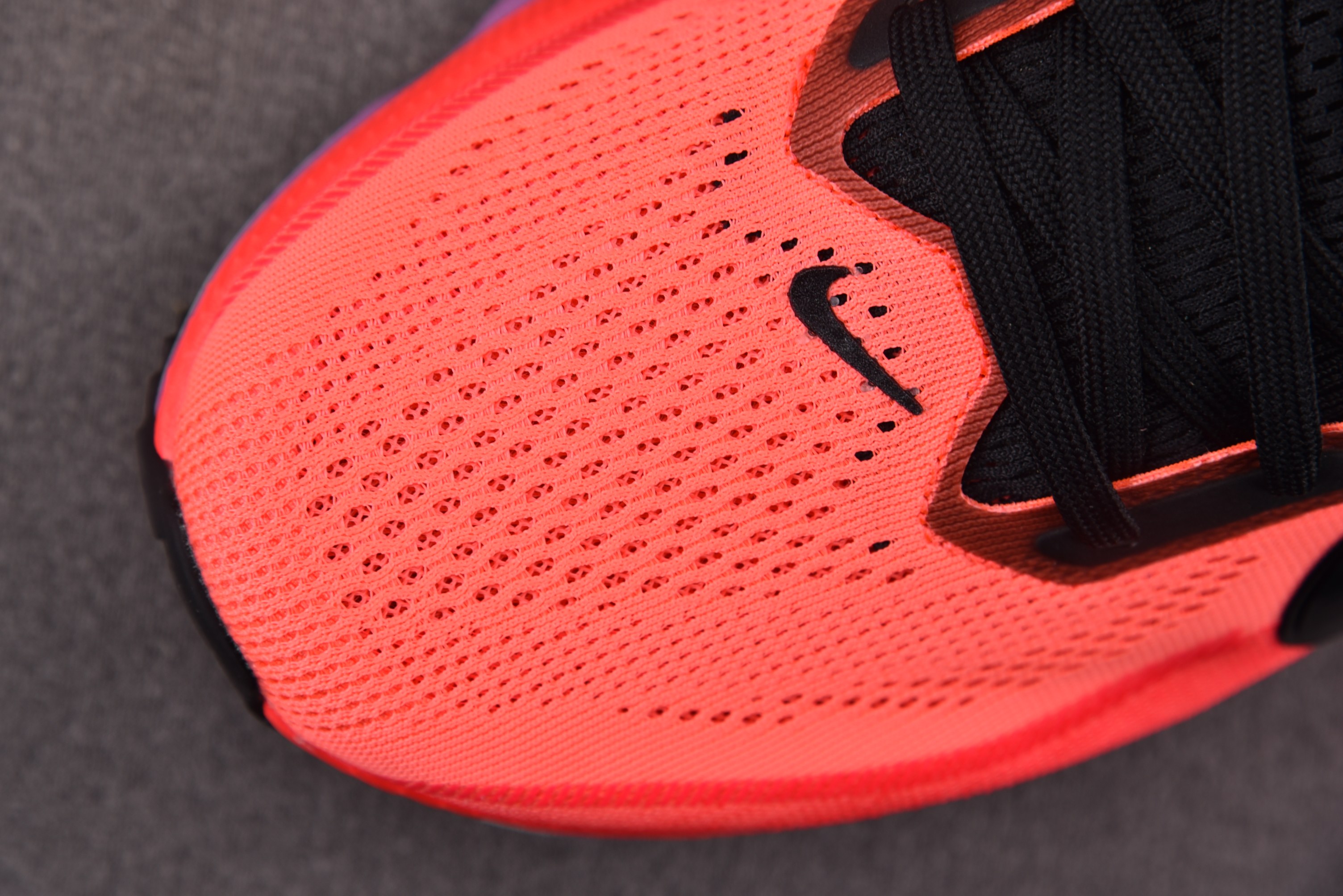 WMNS NK Air Zoom Pegasus 42 Lava Glow Flash Crimson 