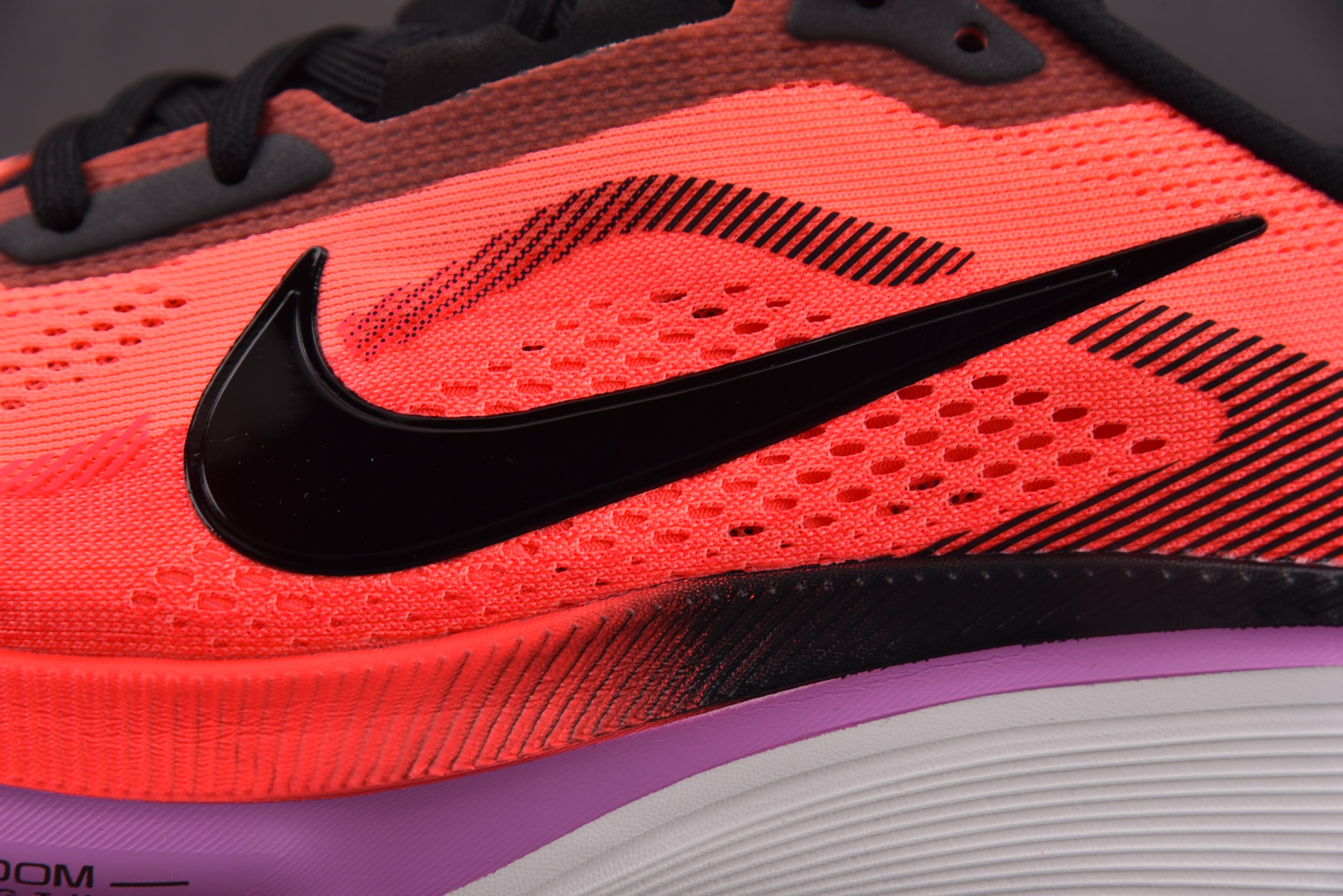 WMNS NK Air Zoom Pegasus 42 Lava Glow Flash Crimson 