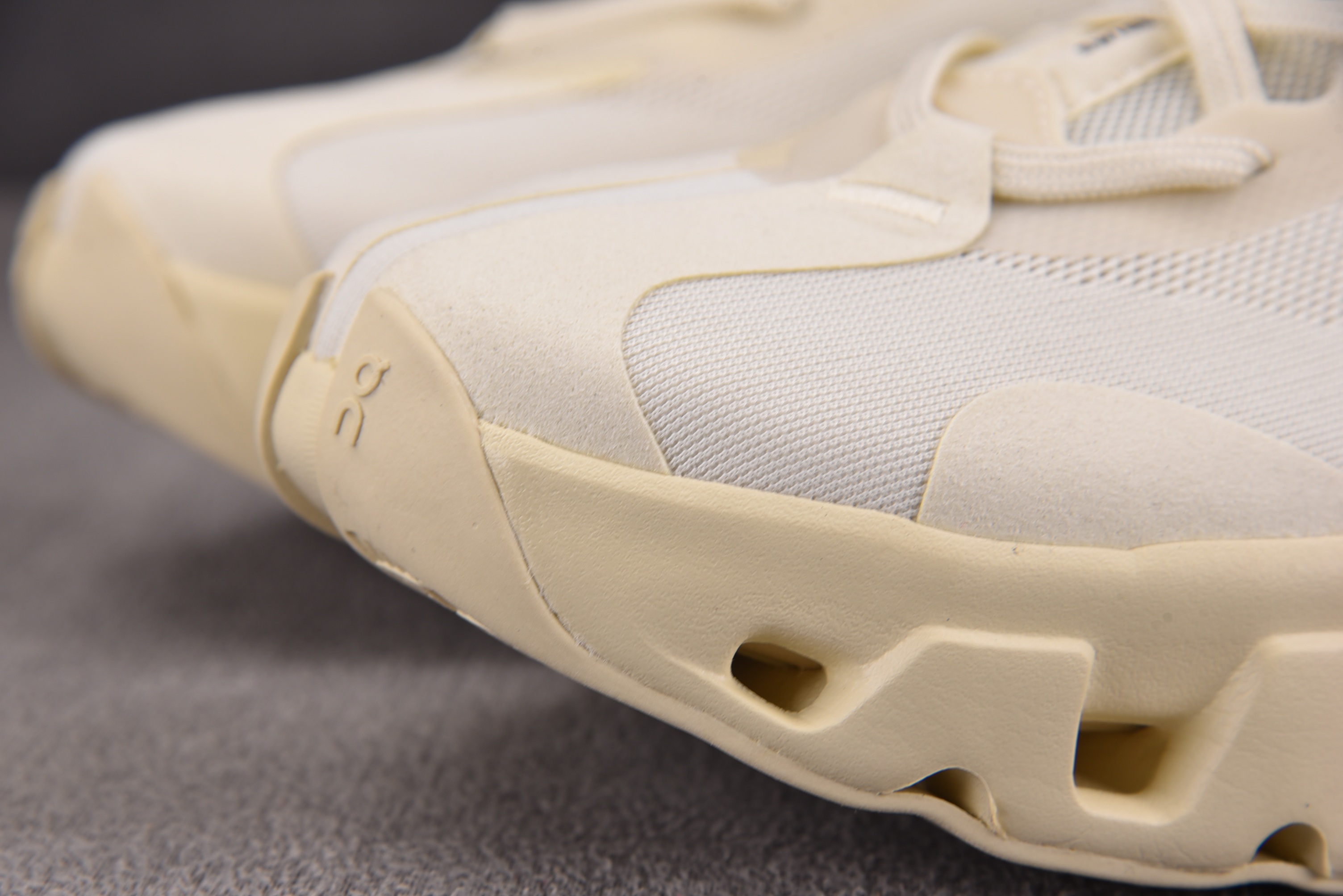 【纯原】On Running Cloudswift K-Tech 1 米色 YZ039-536 37 3