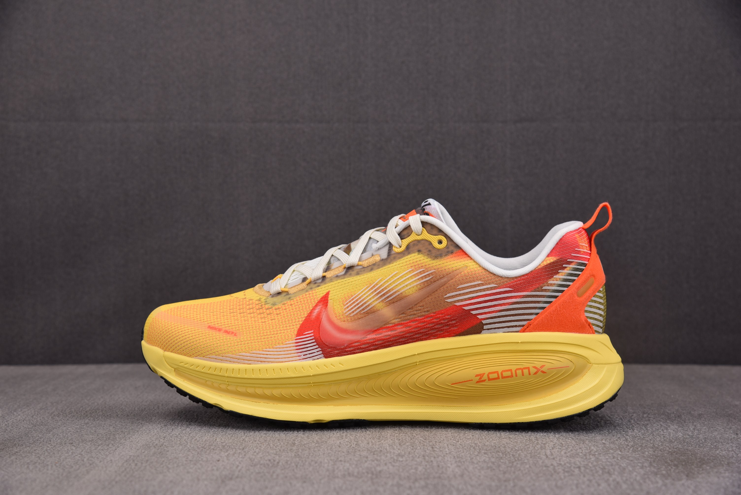 NK Air Zoom Vomero 18 SE Multi-Colour 黄橙 IH3576-999 