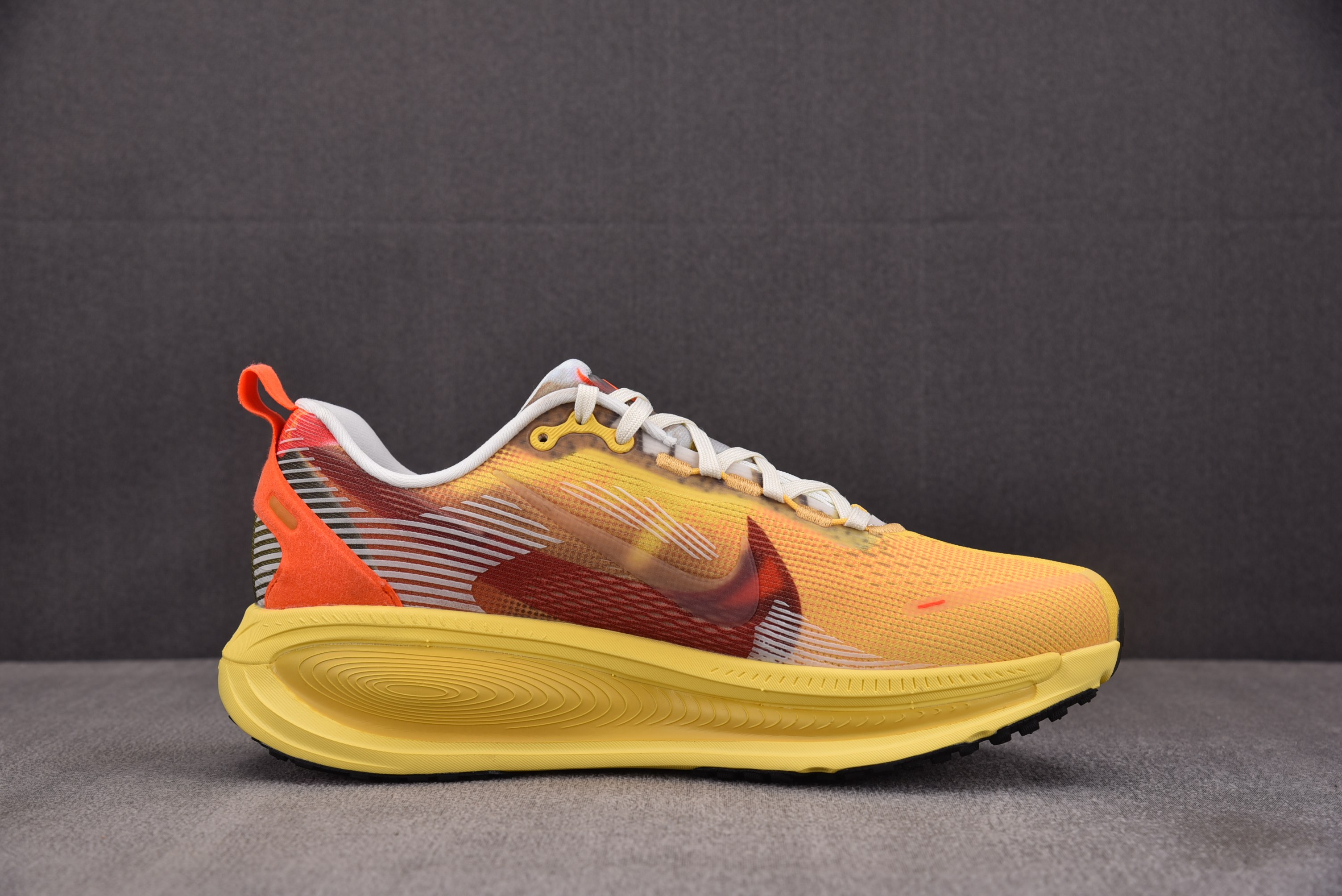 NK Air Zoom Vomero 18 SE Multi-Colour 黄橙 IH3576-999 