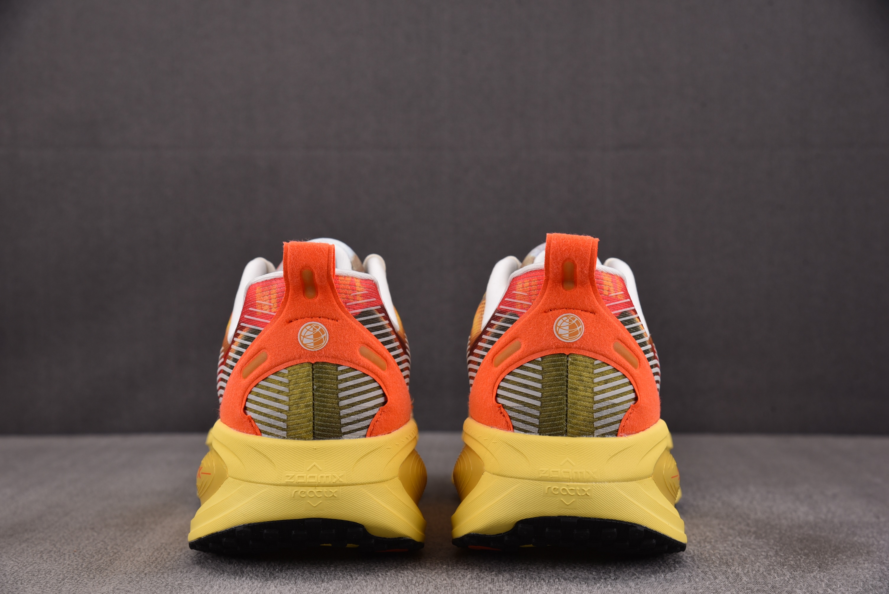 NK Air Zoom Vomero 18 SE Multi-Colour 黄橙 IH3576-999 
