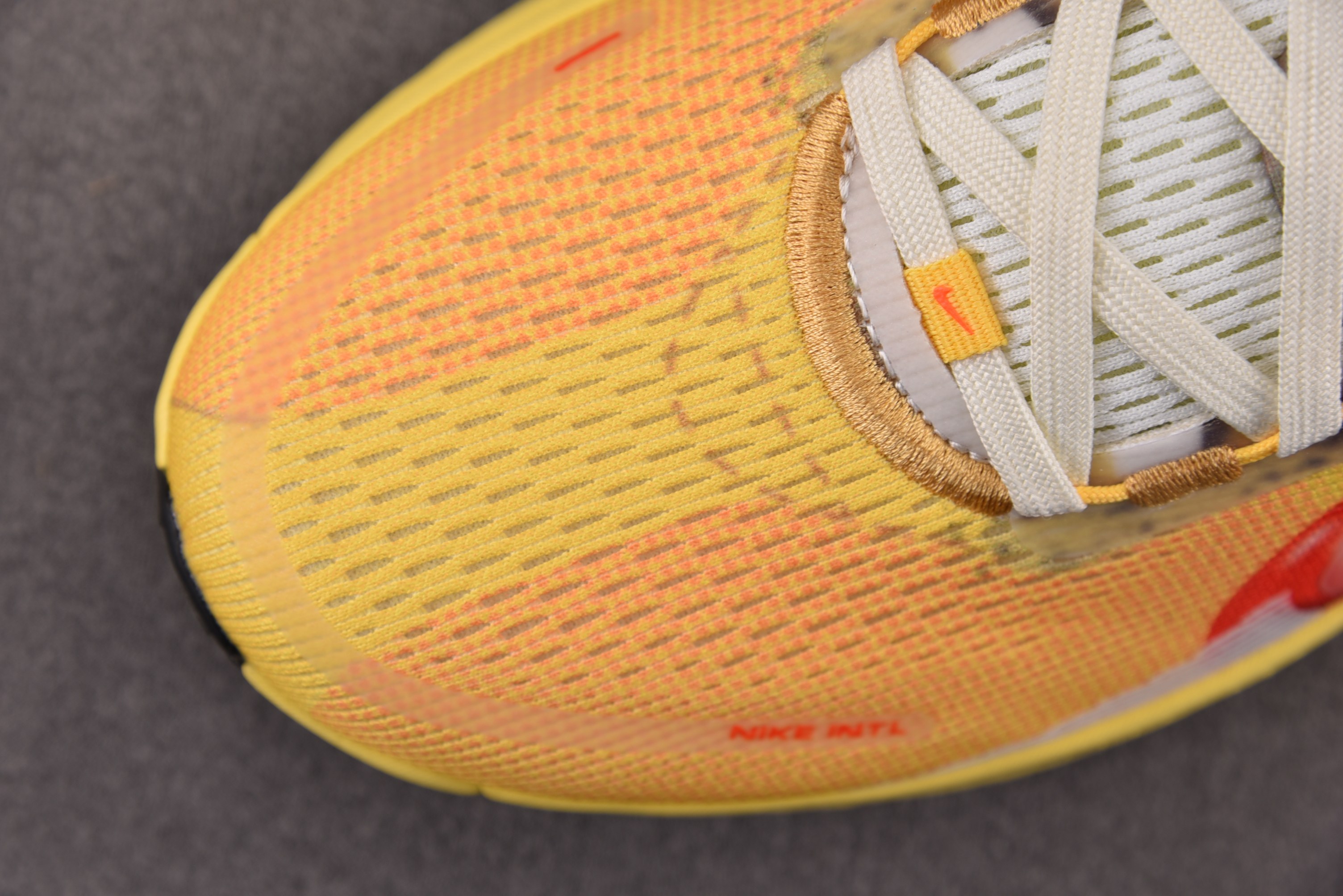 NK Air Zoom Vomero 18 SE Multi-Colour 黄橙 IH3576-999 