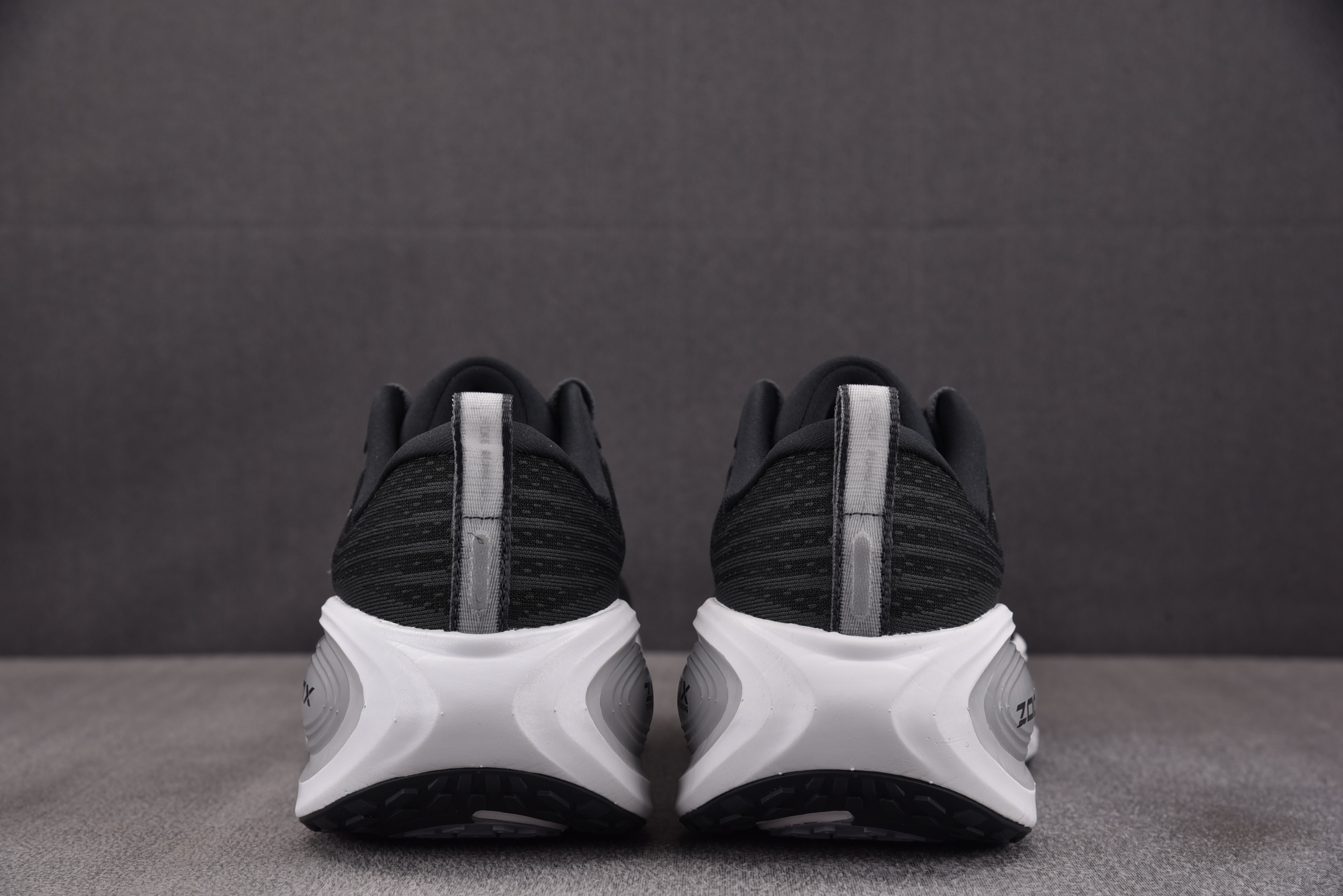 NK Air Zoom Vomero Plus Anthracite White Wolf Grey 煤