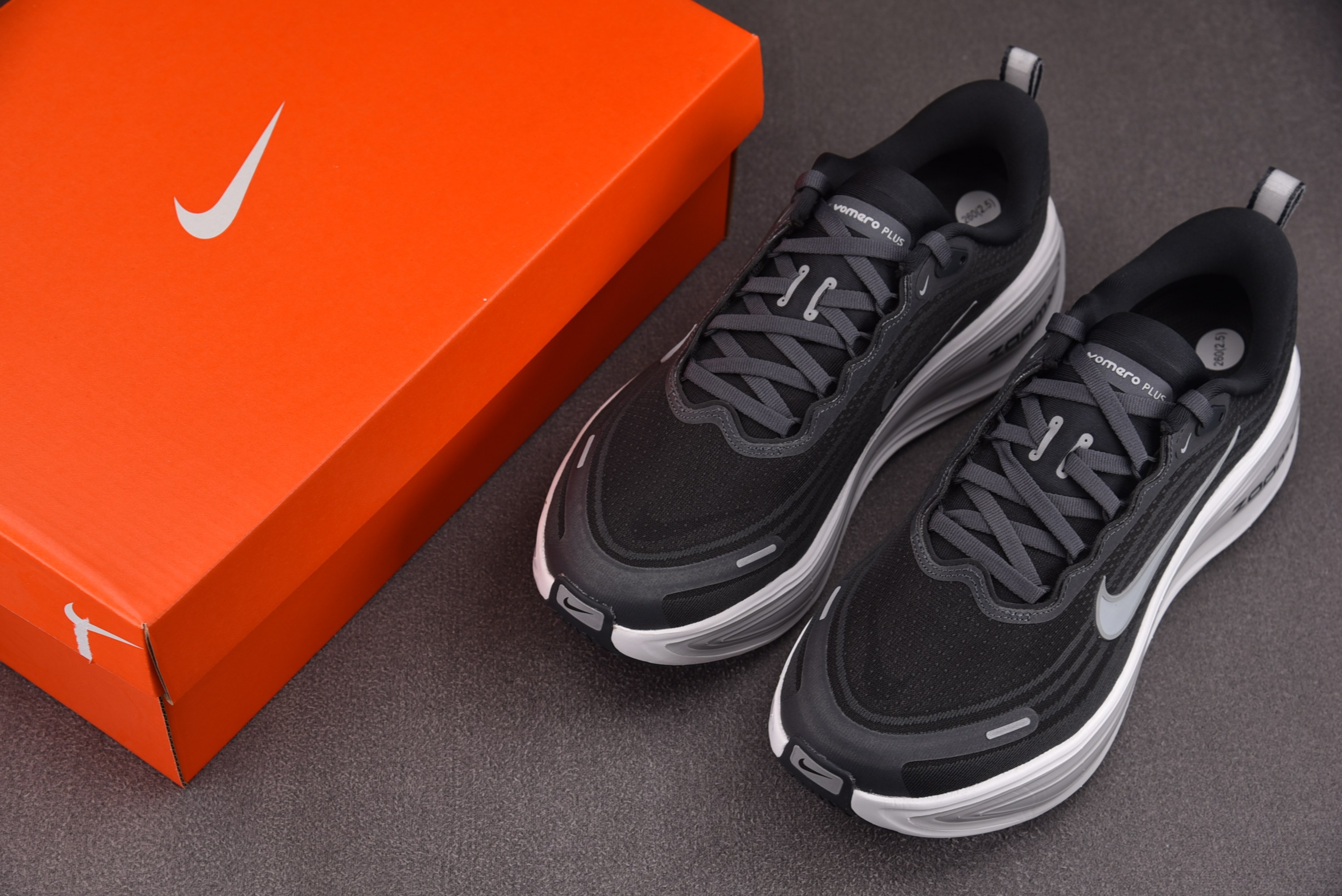 NK Air Zoom Vomero Plus Anthracite White Wolf Grey 煤