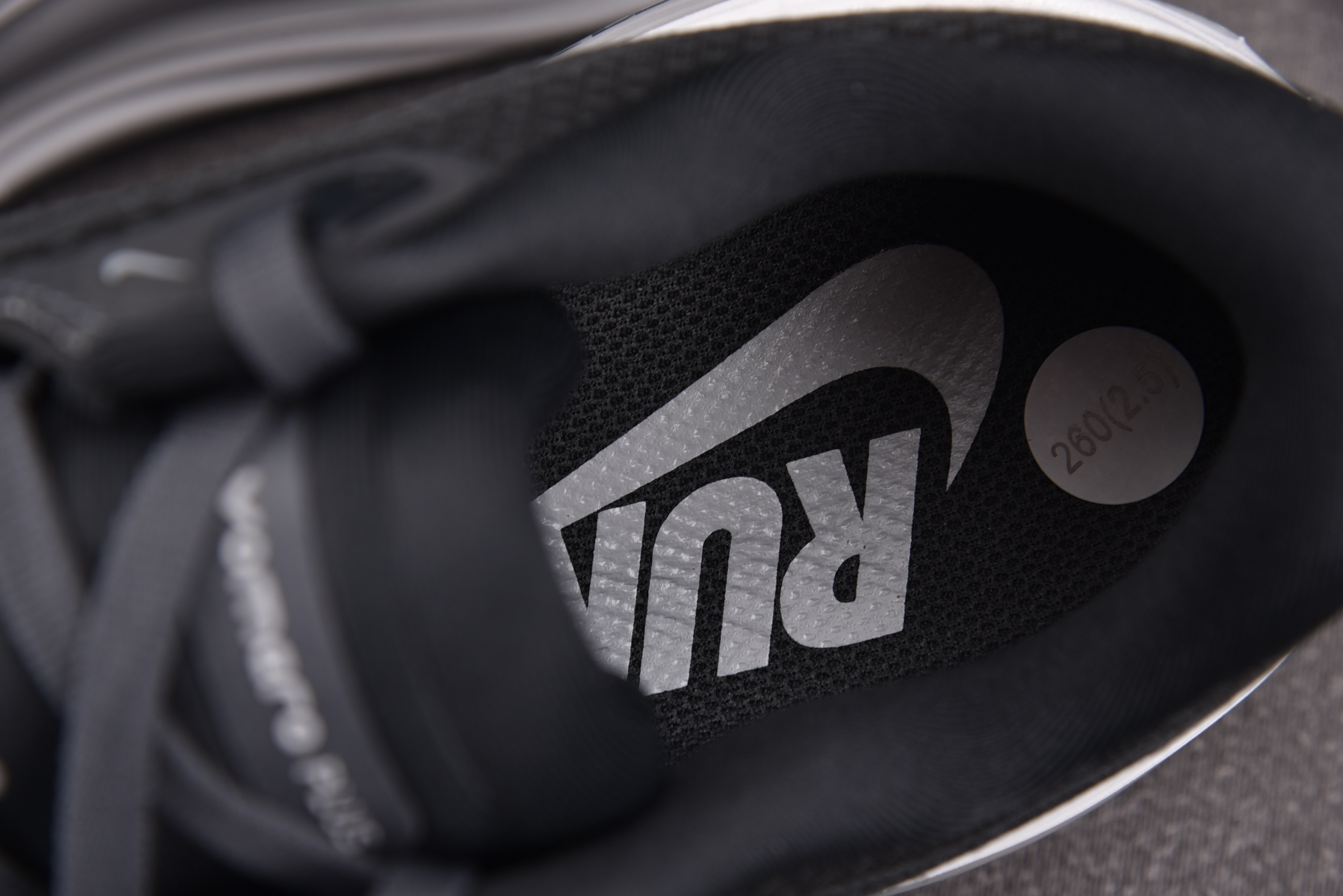 NK Air Zoom Vomero Plus Anthracite White Wolf Grey 煤