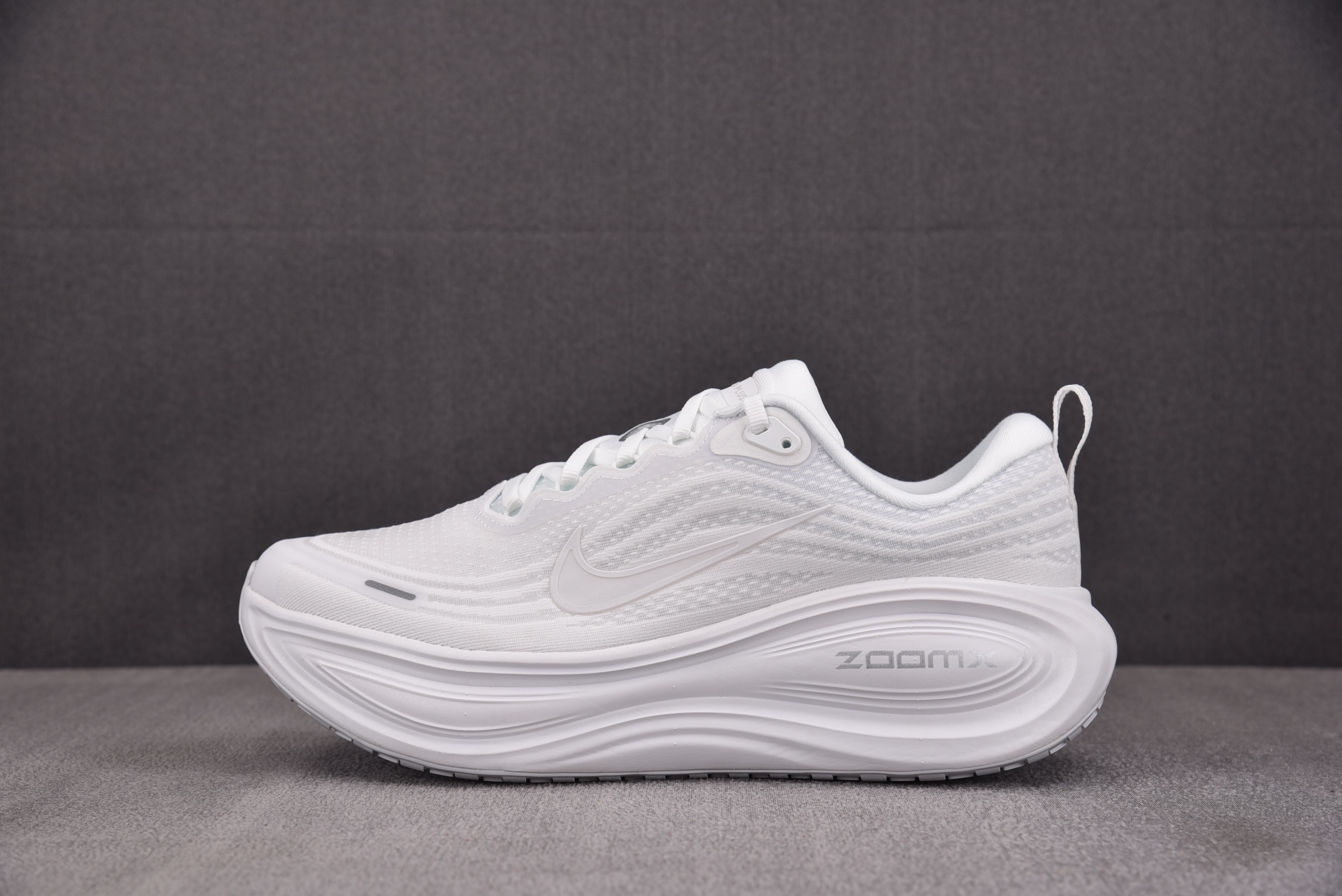 NK Air Zoom Vomero Plus White 白色 HV8150-102  #YZ017-