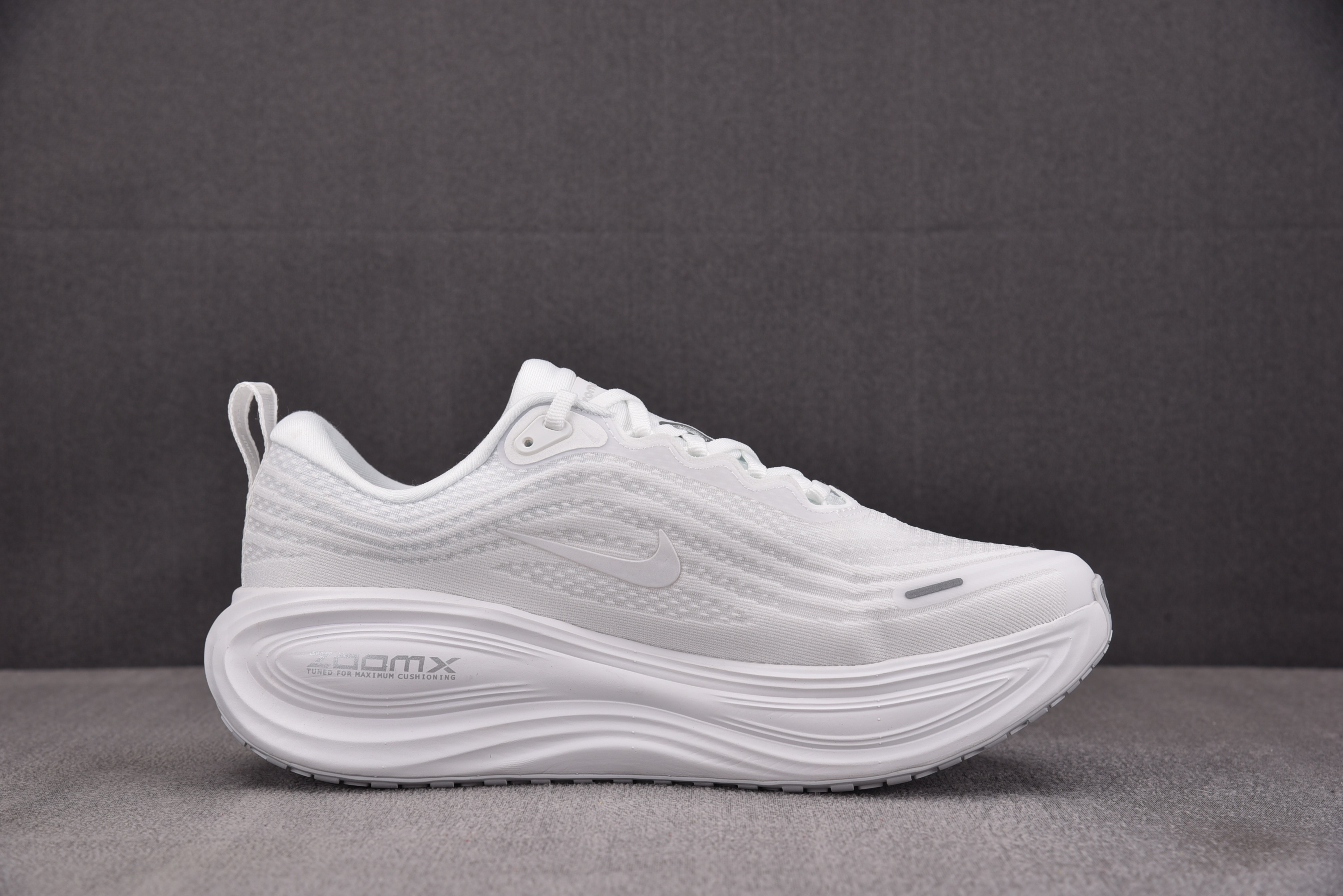 NK Air Zoom Vomero Plus White 白色 HV8150-102  #YZ017-