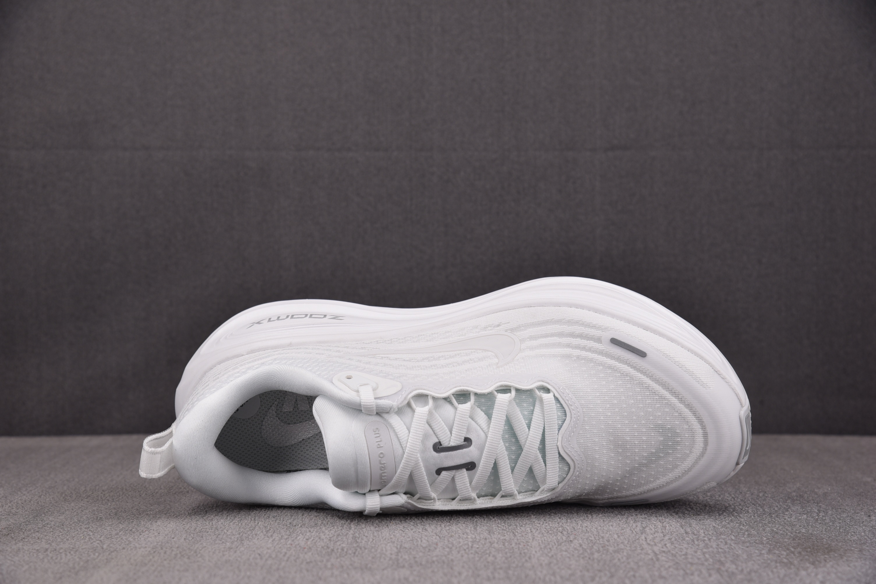 NK Air Zoom Vomero Plus White 白色 HV8150-102  #YZ017-