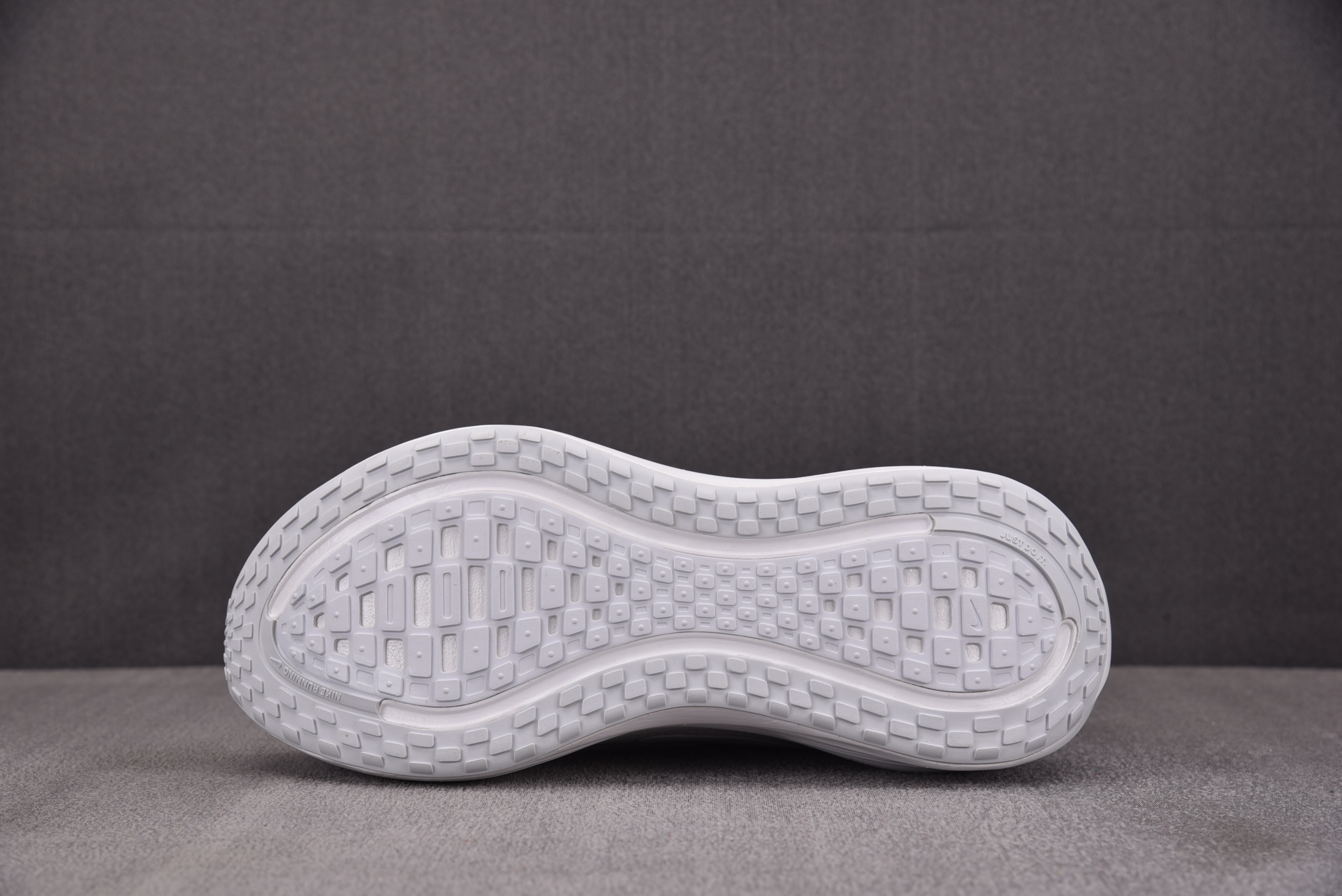 NK Air Zoom Vomero Plus White 白色 HV8150-102  #YZ017-