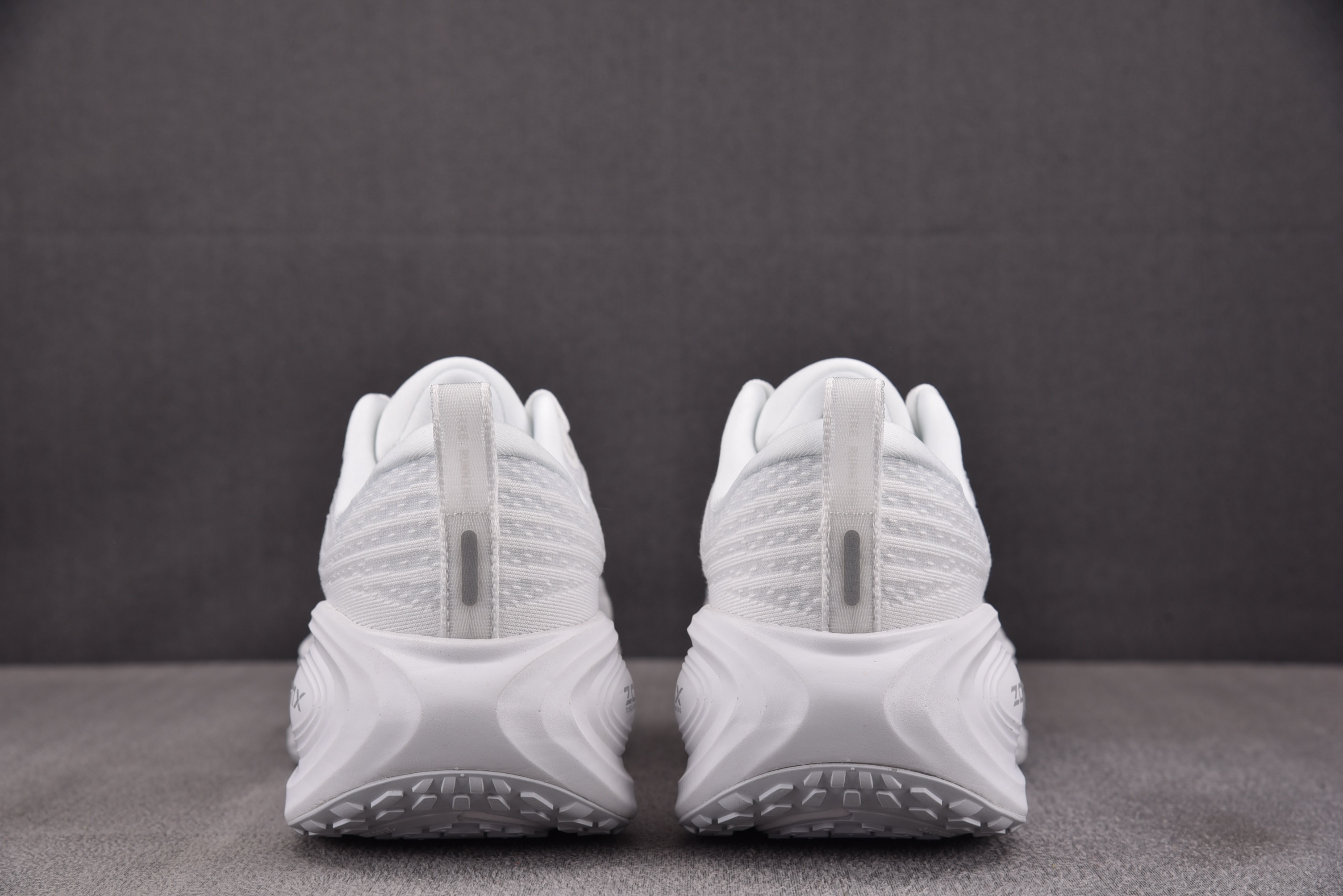 NK Air Zoom Vomero Plus White 白色 HV8150-102  #YZ017-