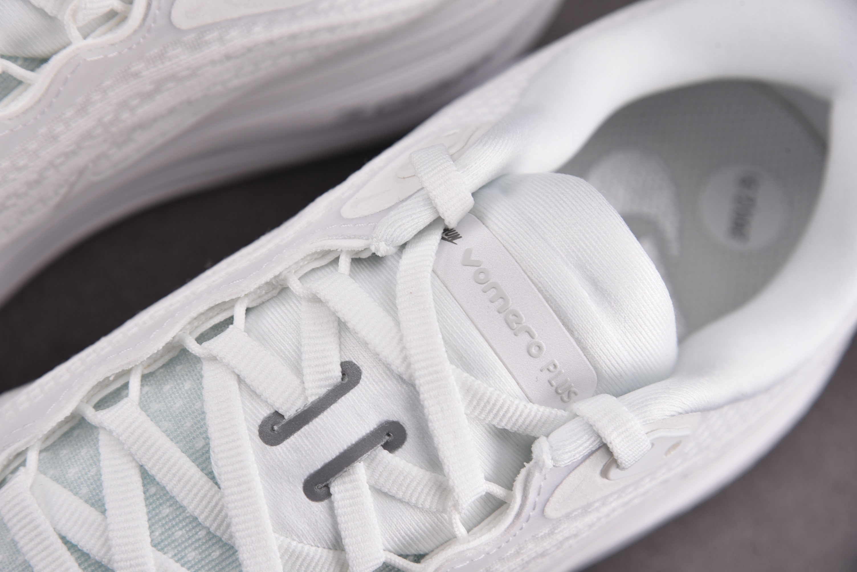 NK Air Zoom Vomero Plus White 白色 HV8150-102  #YZ017-