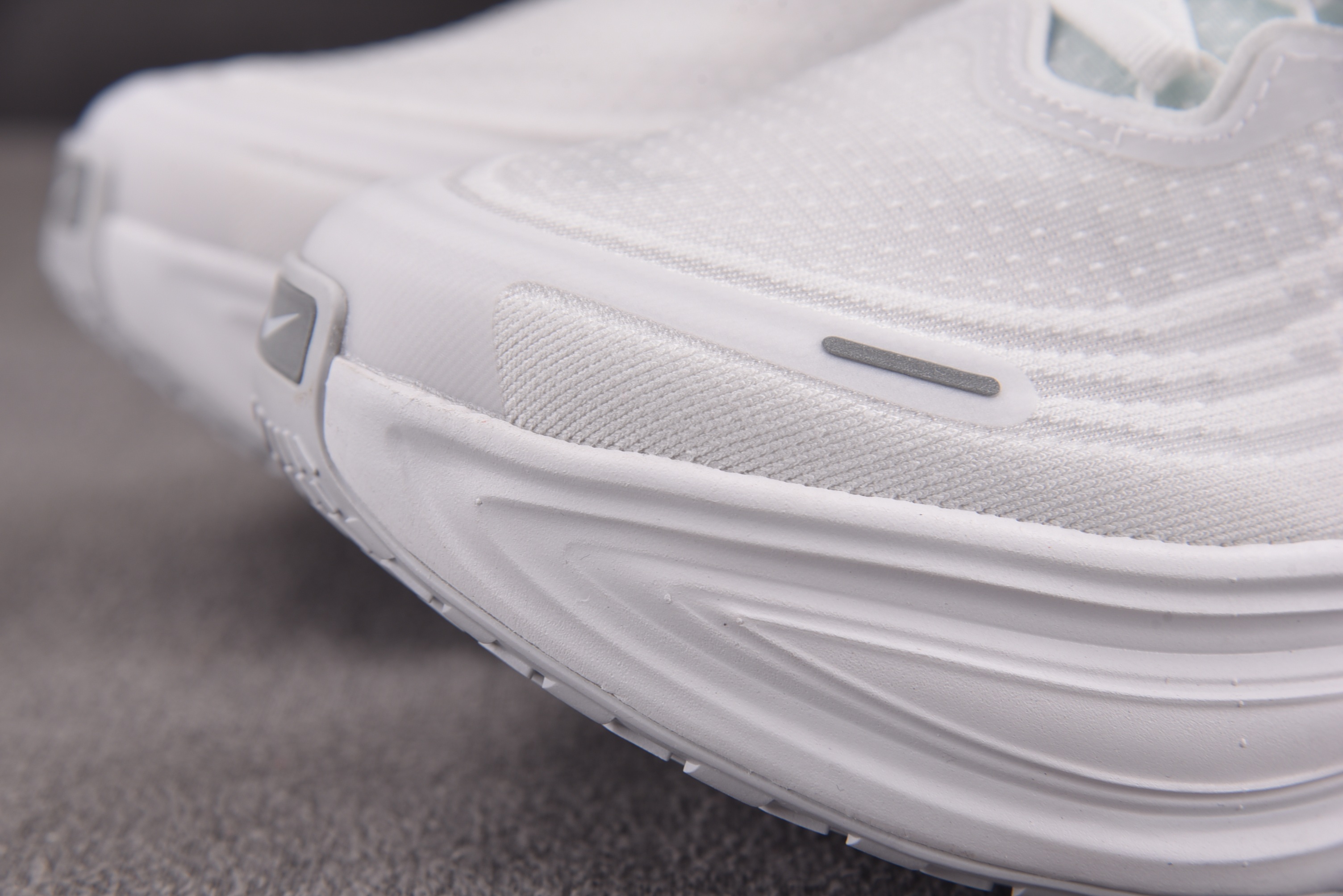NK Air Zoom Vomero Plus White 白色 HV8150-102  #YZ017-