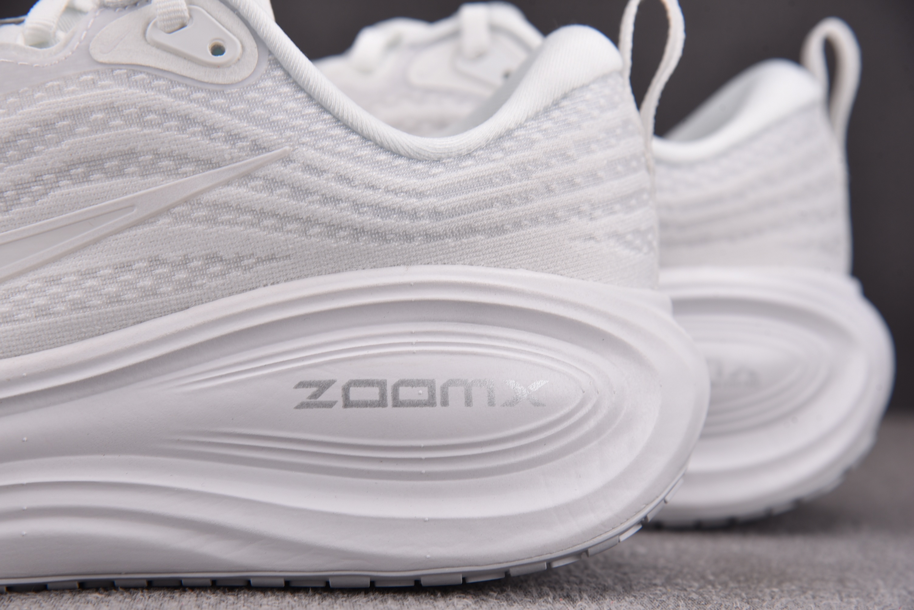 NK Air Zoom Vomero Plus White 白色 HV8150-102  #YZ017-