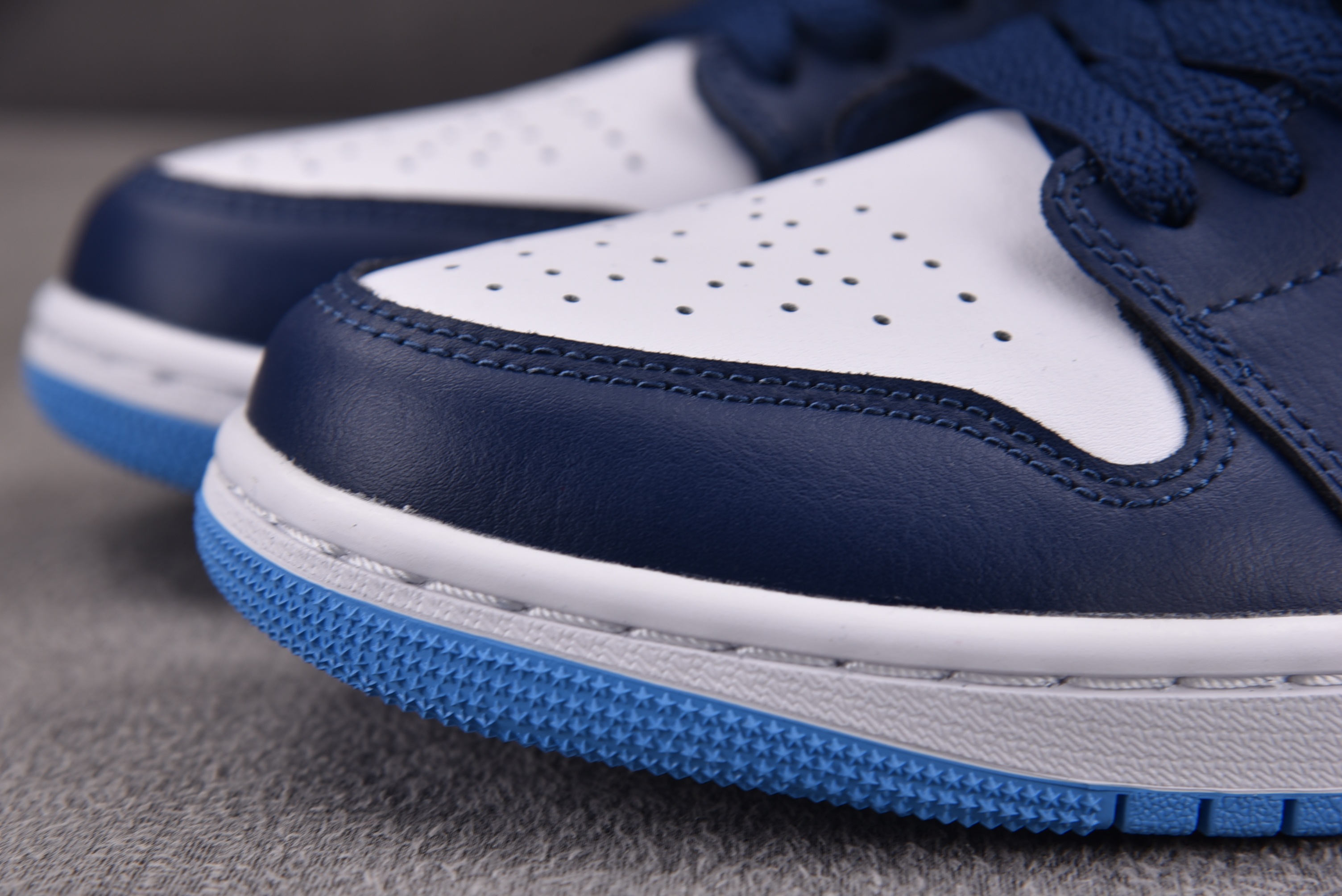 Air Jordan 1 Low Midnight Navy University Blue 午夜蓝 -