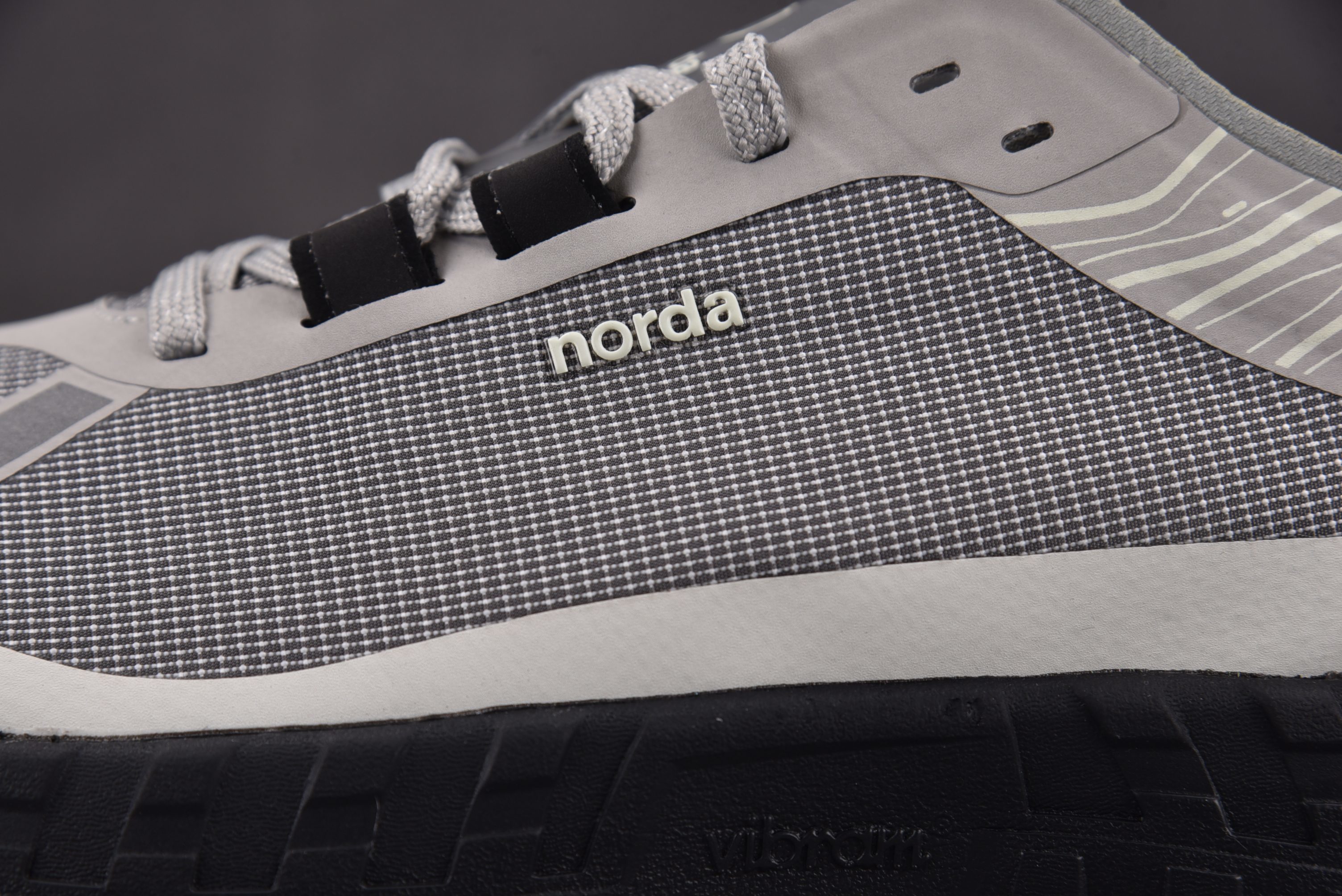 Norda 001 灰黑 #YZ00436-45