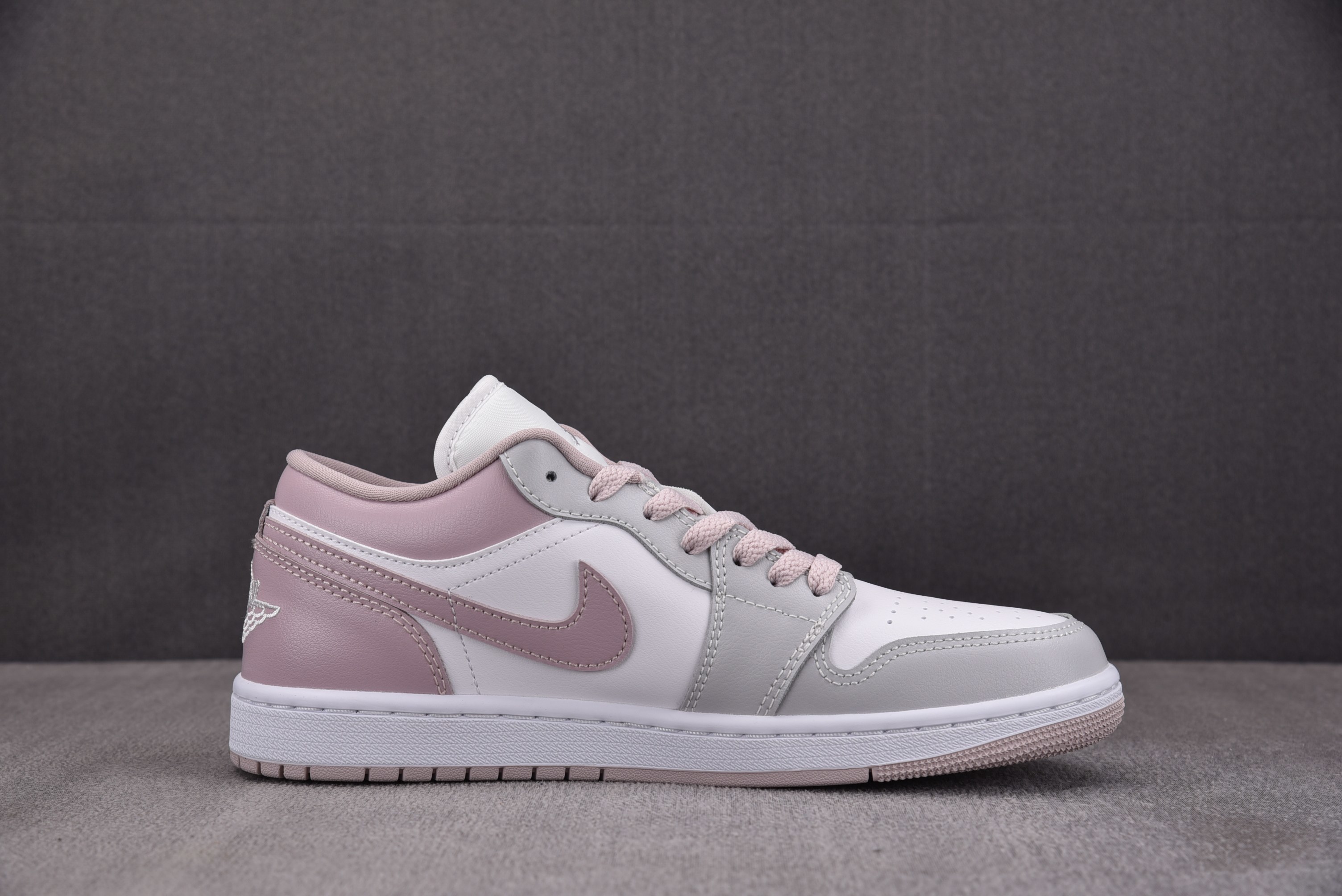 WMNS Air Jordan 1 Low Particle Rose White Neutral Gr