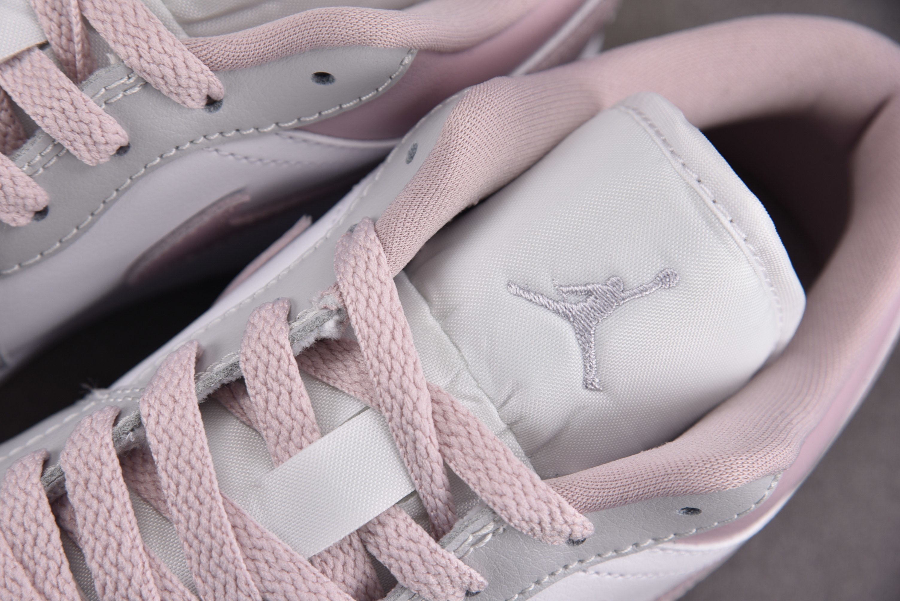 WMNS Air Jordan 1 Low Particle Rose White Neutral Gr