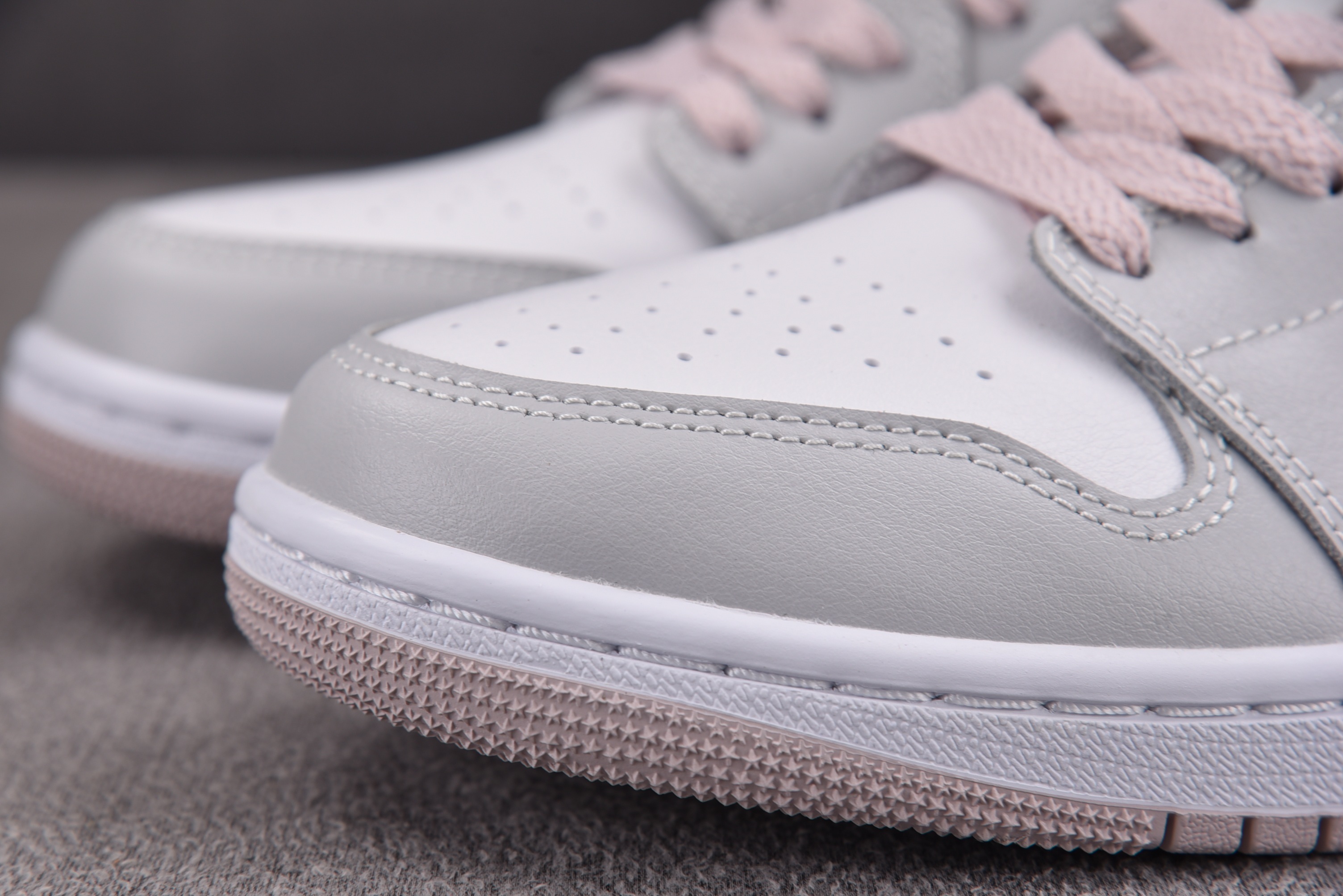 WMNS Air Jordan 1 Low Particle Rose White Neutral Gr