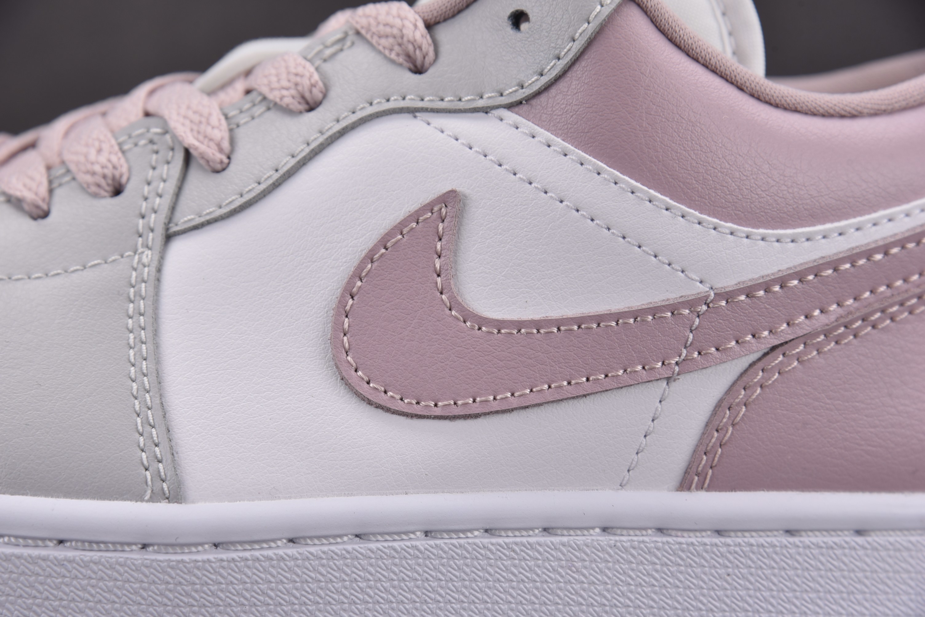 WMNS Air Jordan 1 Low Particle Rose White Neutral Gr