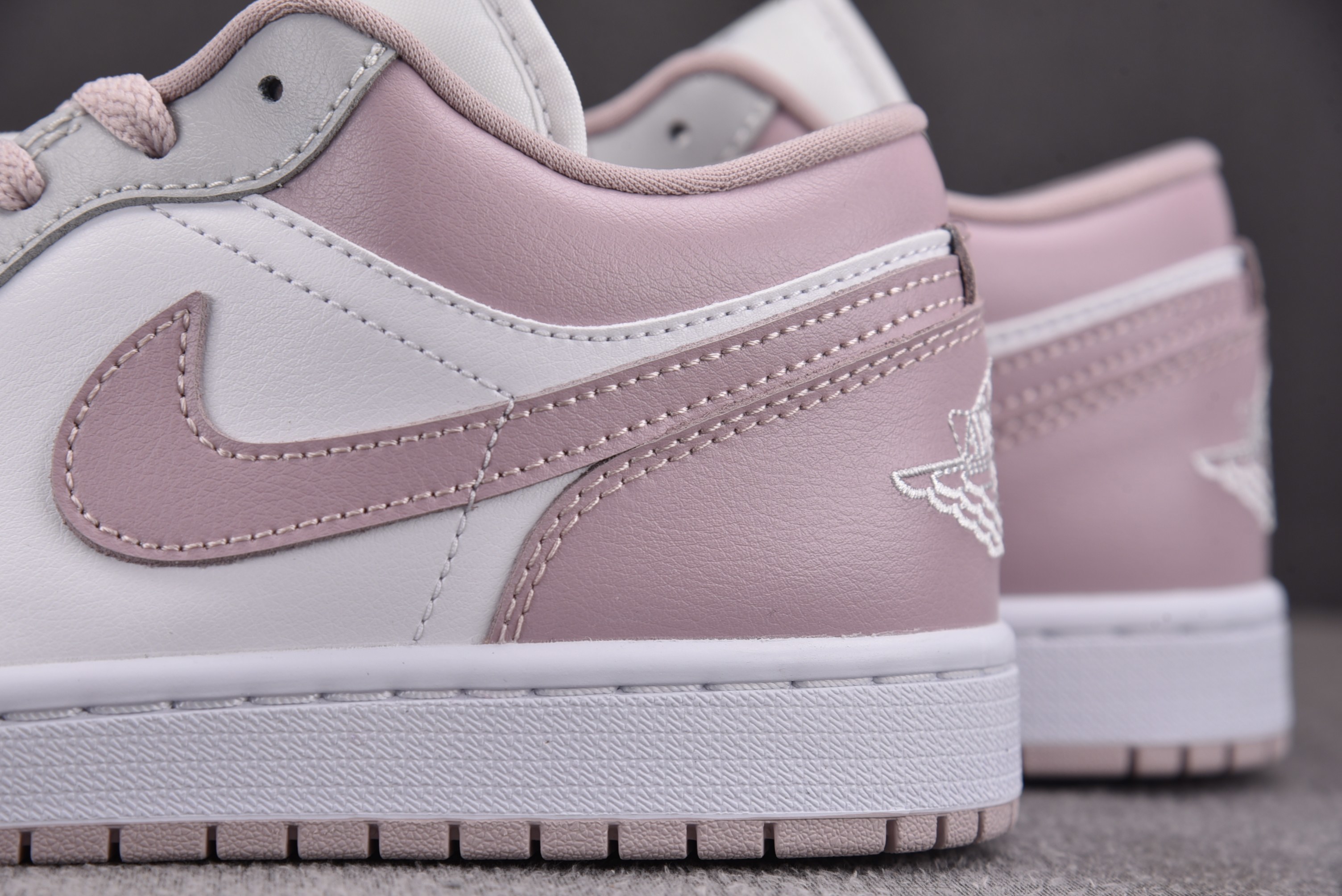 WMNS Air Jordan 1 Low Particle Rose White Neutral Gr