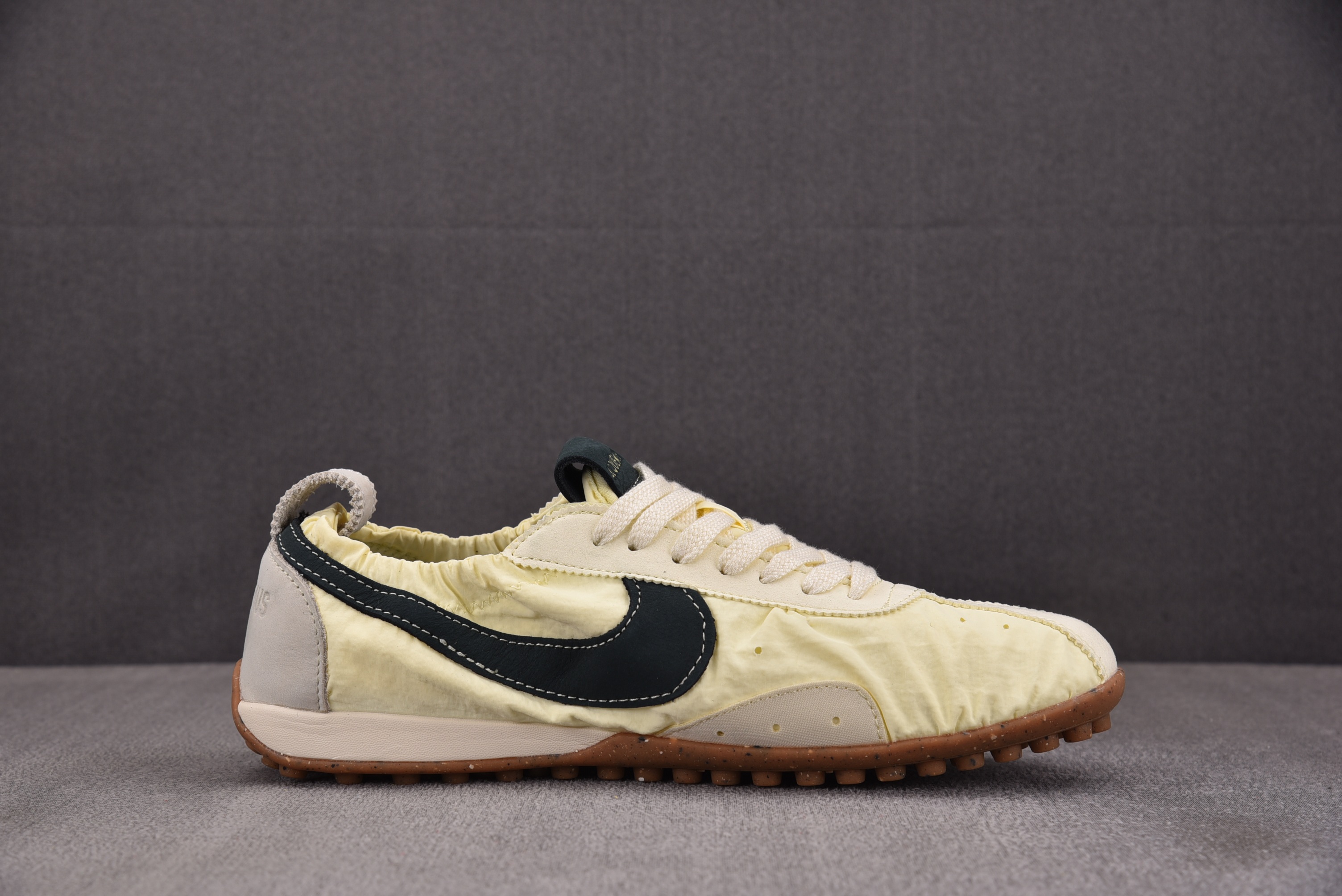 WMNS NK x Jacquemus Moon SP Alabaster 米黄 HV8547-700 