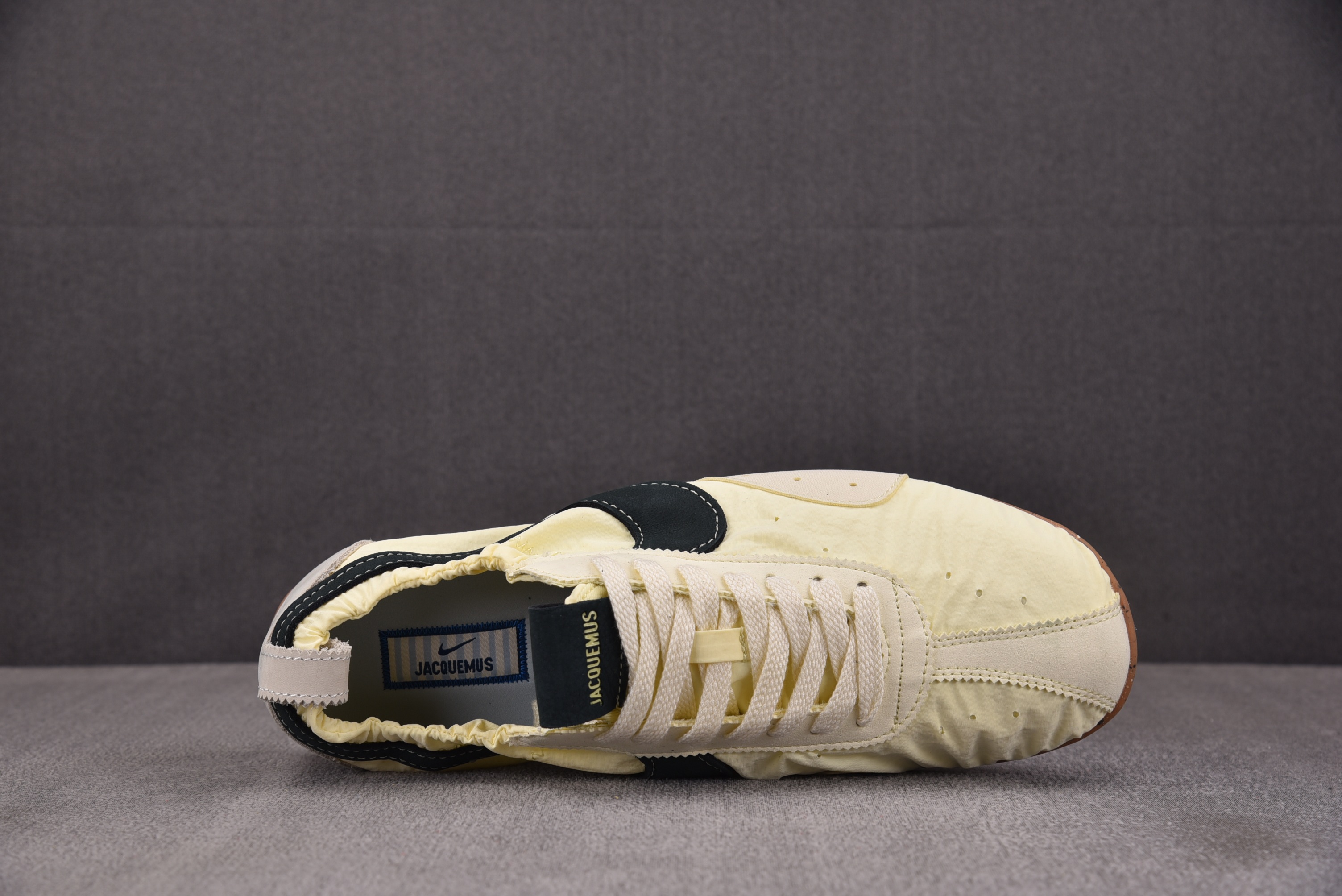 WMNS NK x Jacquemus Moon SP Alabaster 米黄 HV8547-700 