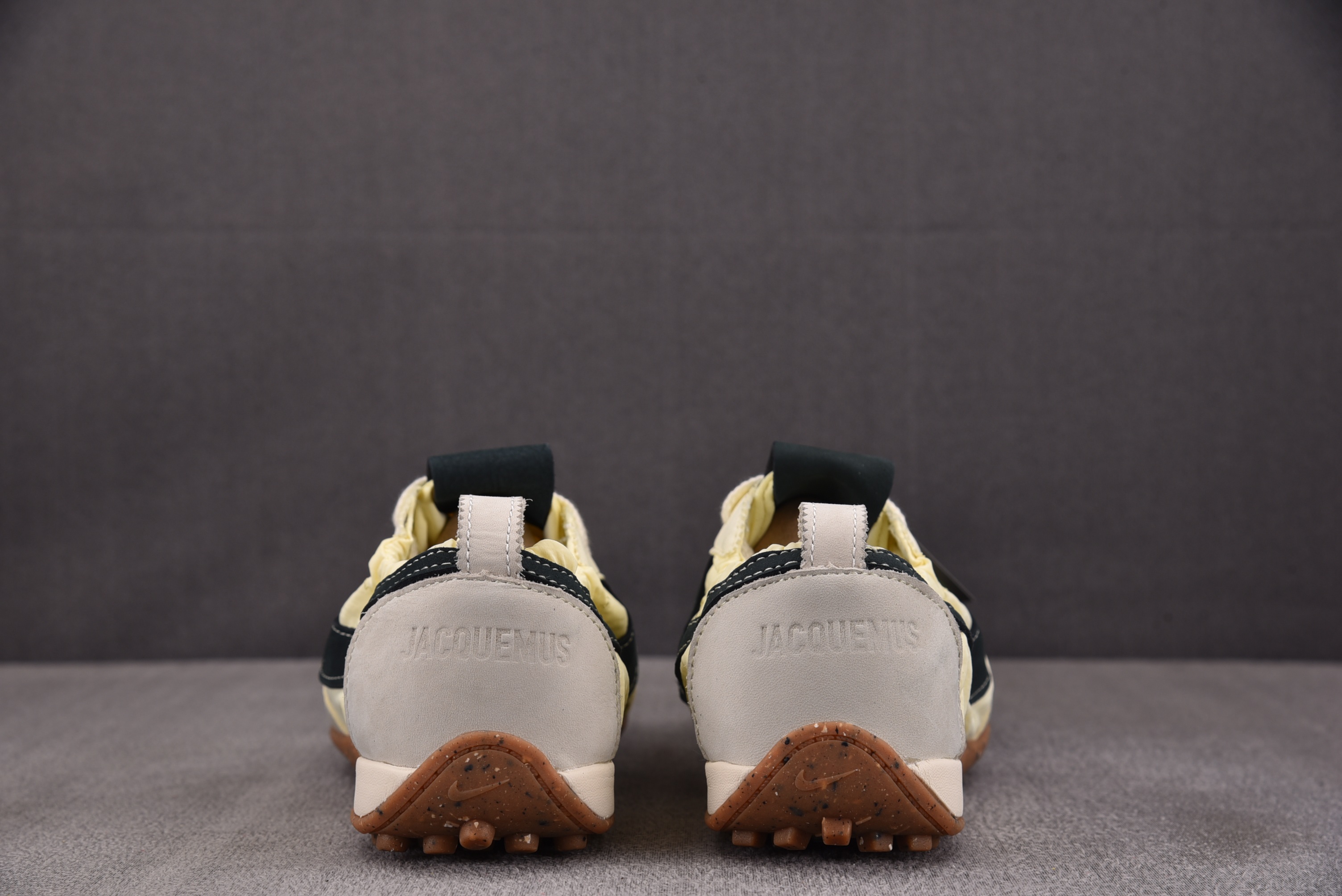 WMNS NK x Jacquemus Moon SP Alabaster 米黄 HV8547-700 