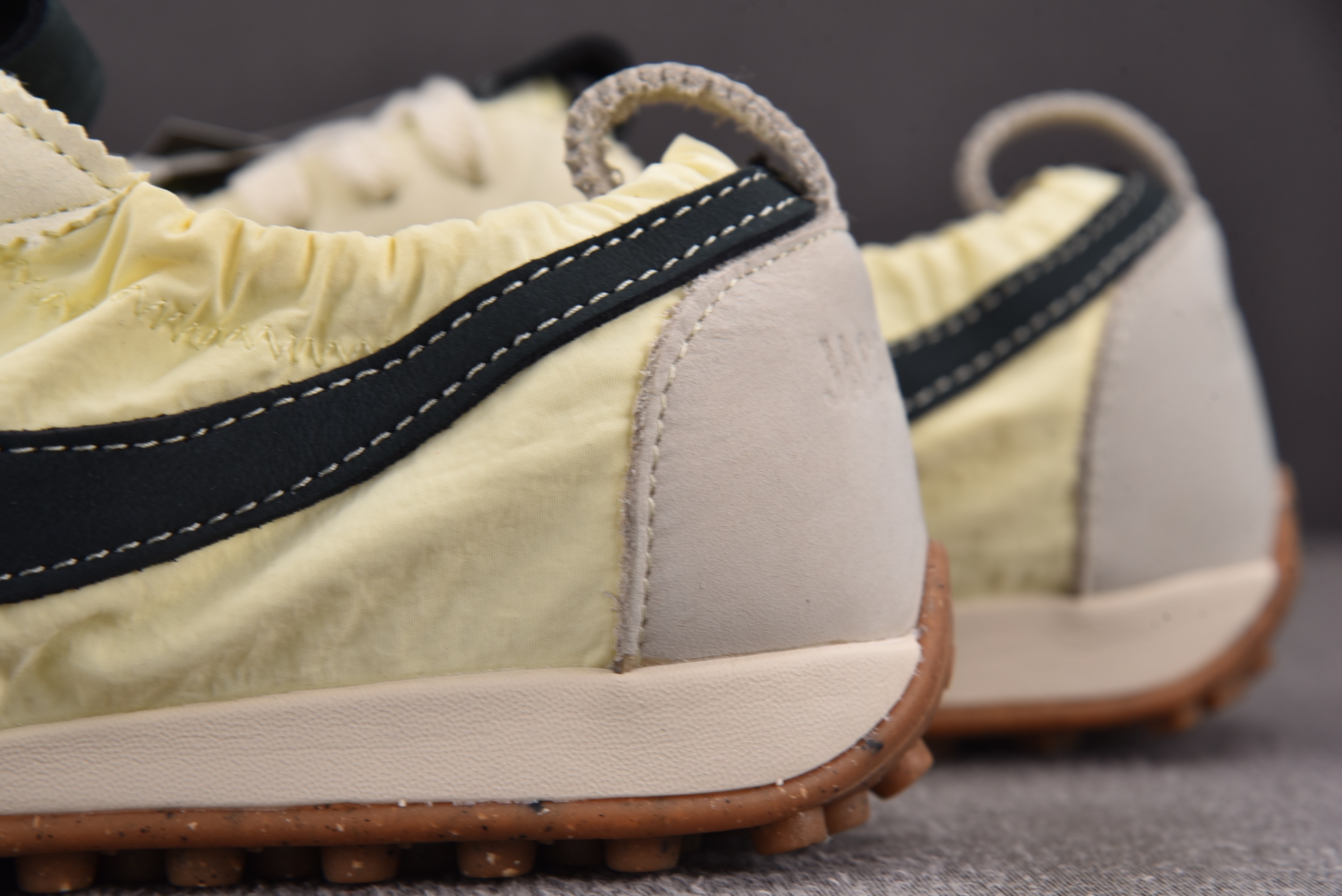 WMNS NK x Jacquemus Moon SP Alabaster 米黄 HV8547-700 