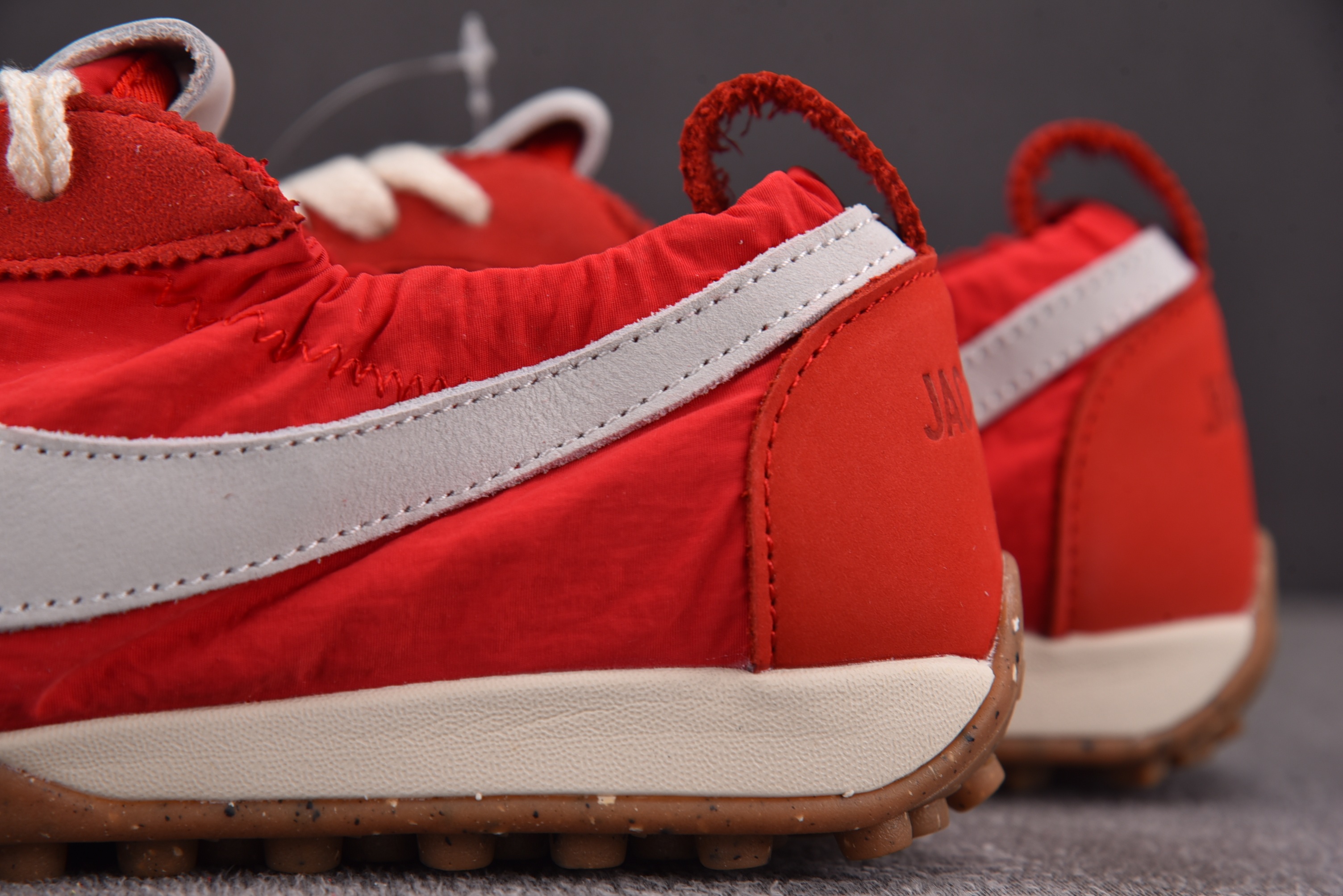 WMNS NK x Jacquemus Moon SP University Red 红色 HV8547