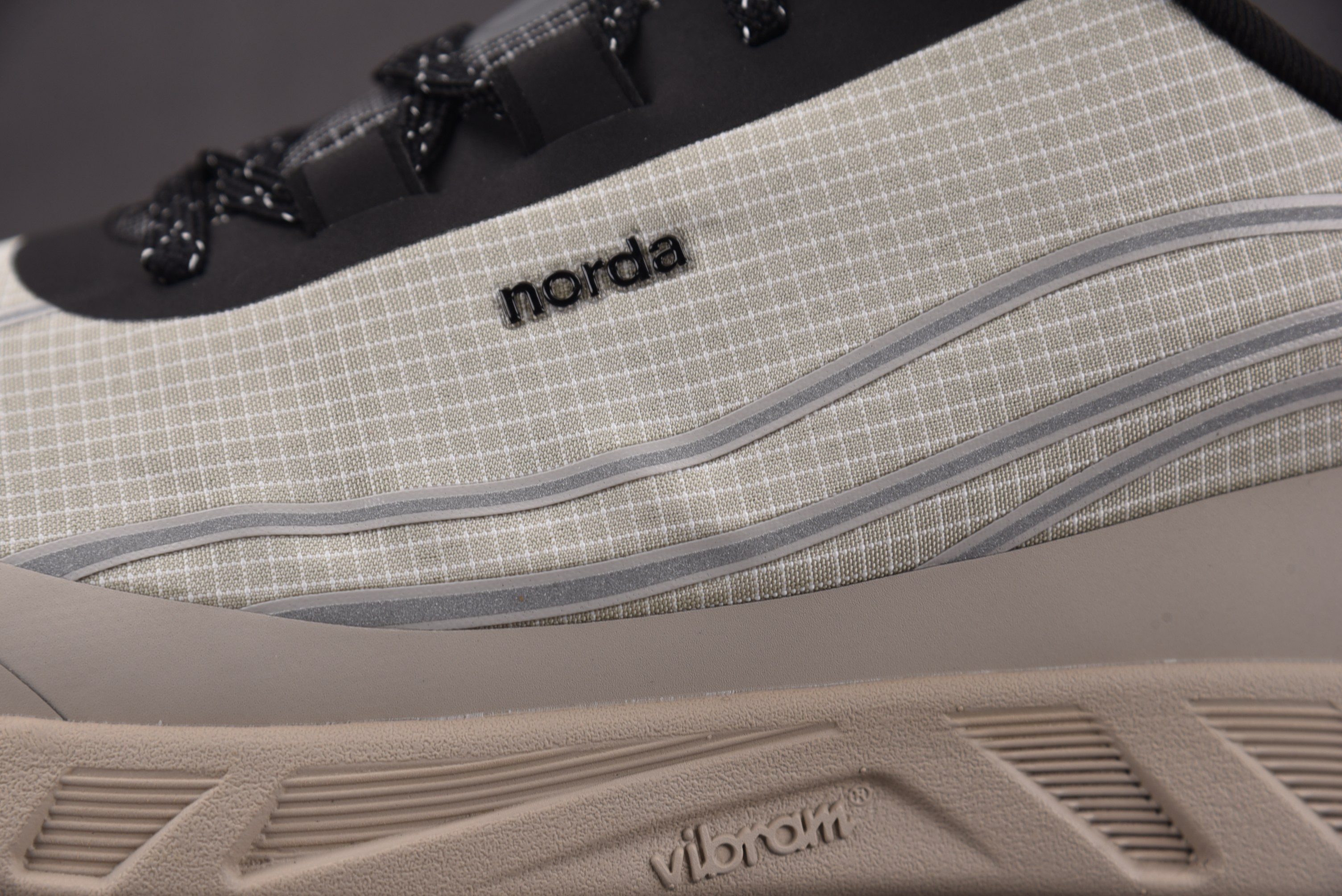 Norda 002 灰色 #YZ00436-45