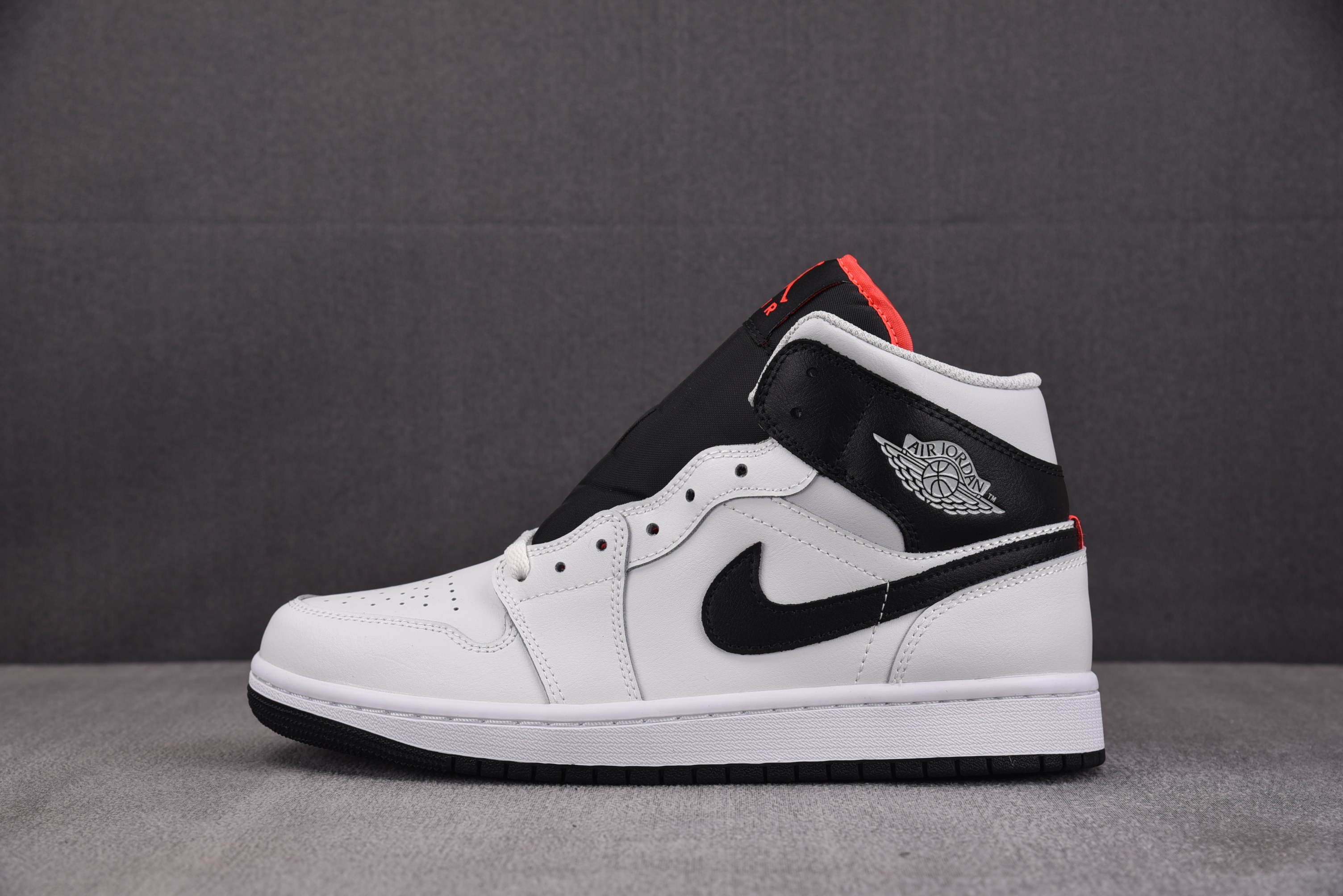 Air Jordan 1 Mid 'Summit White Infrared 23' 白黑 DQ842