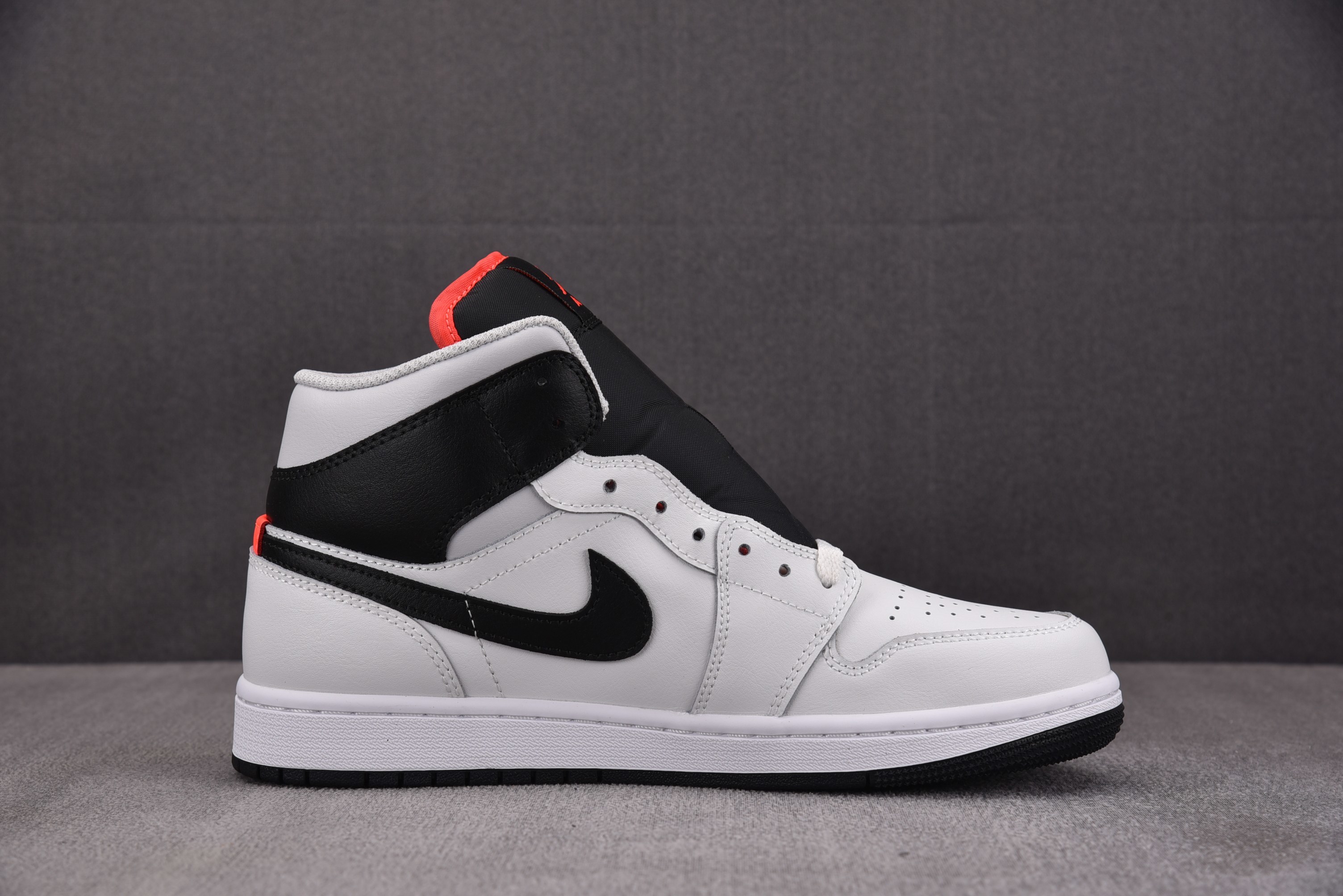 Air Jordan 1 Mid 'Summit White Infrared 23' 白黑 DQ842