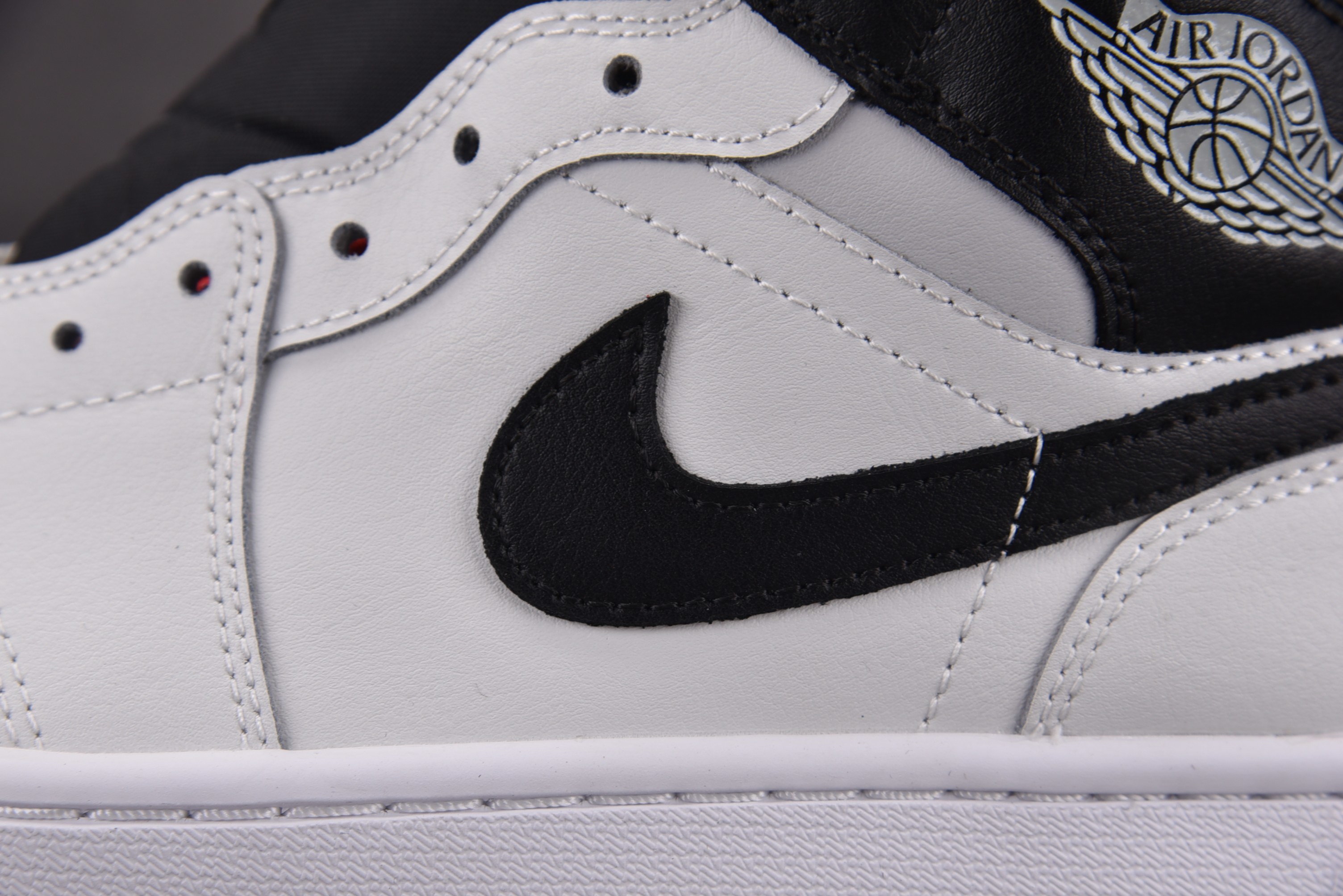 Air Jordan 1 Mid 'Summit White Infrared 23' 白黑 DQ842