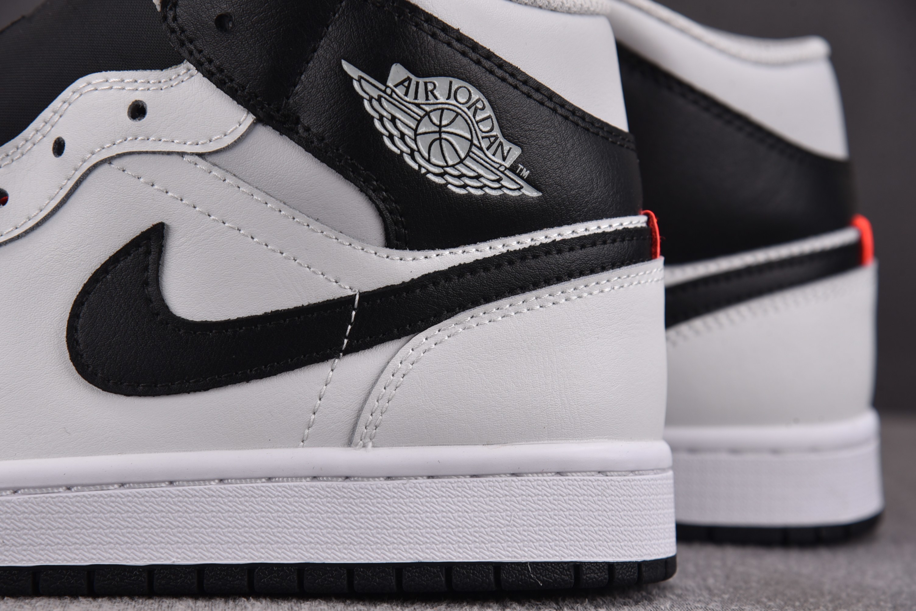 Air Jordan 1 Mid 'Summit White Infrared 23' 白黑 DQ842